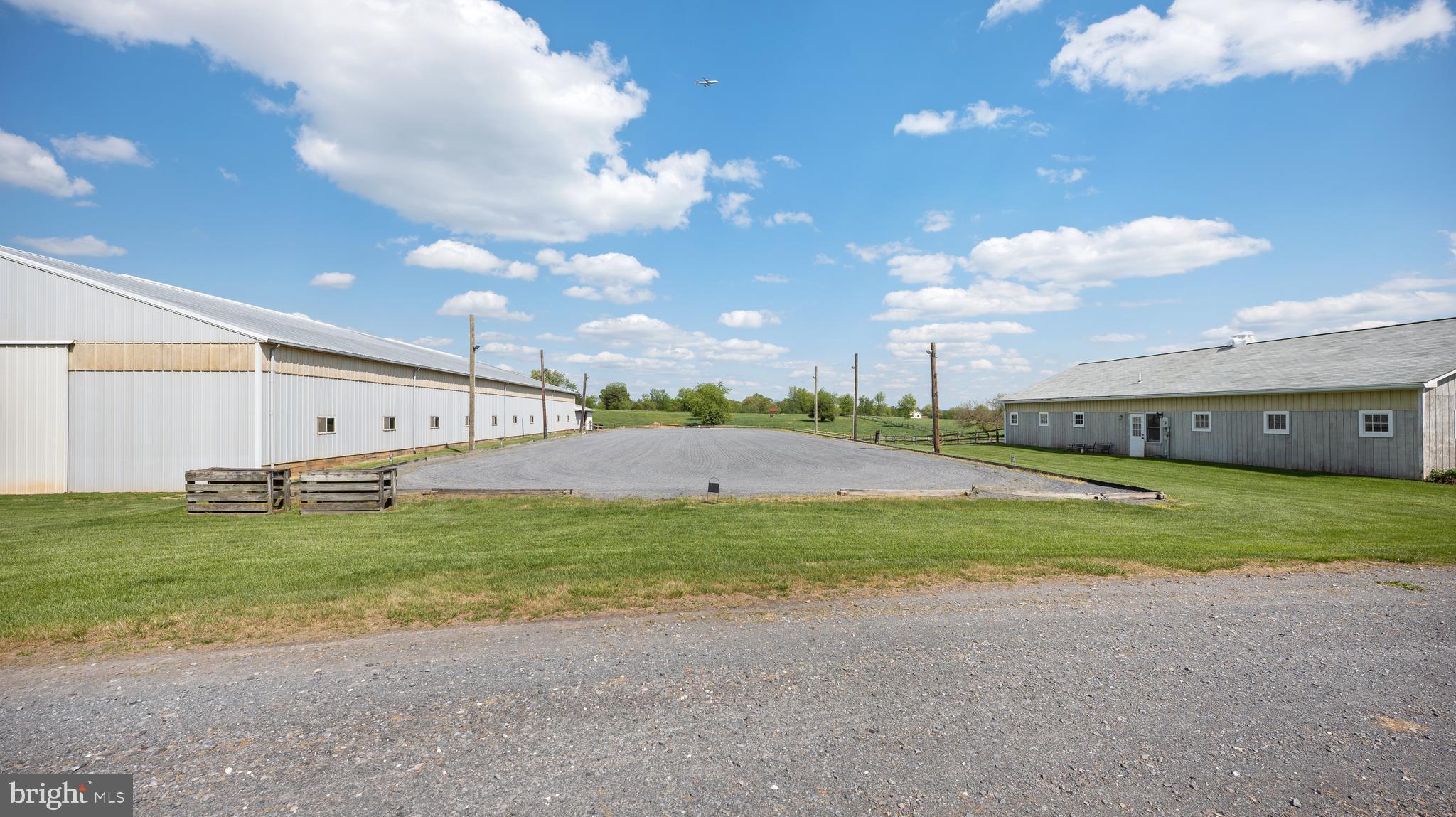 POOLESVILLE OUTSIDE - Residential