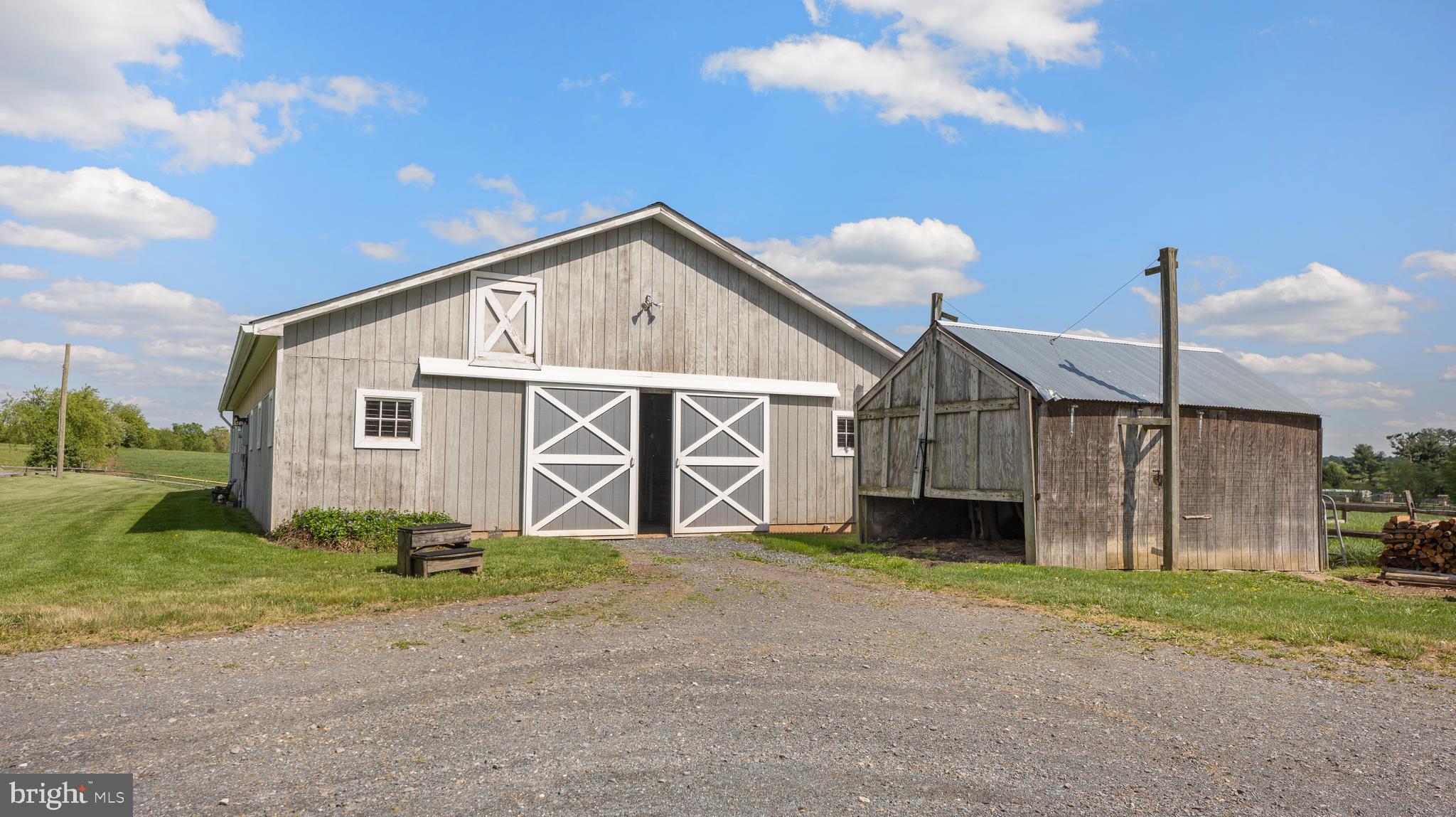 POOLESVILLE OUTSIDE - Residential