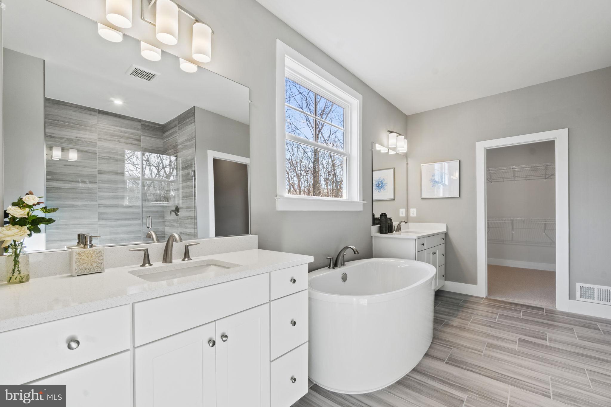WHITE OAKS FARM - Residential