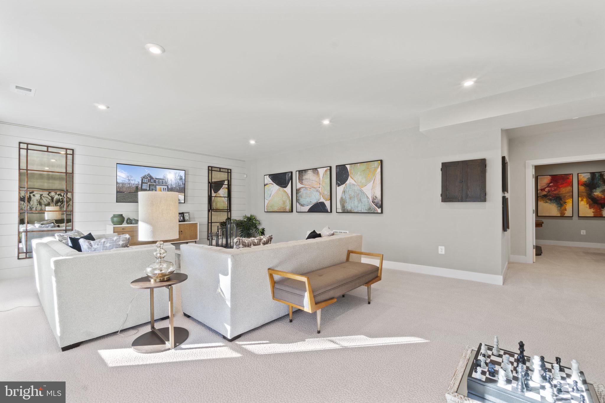 WHITE OAKS FARM - Residential