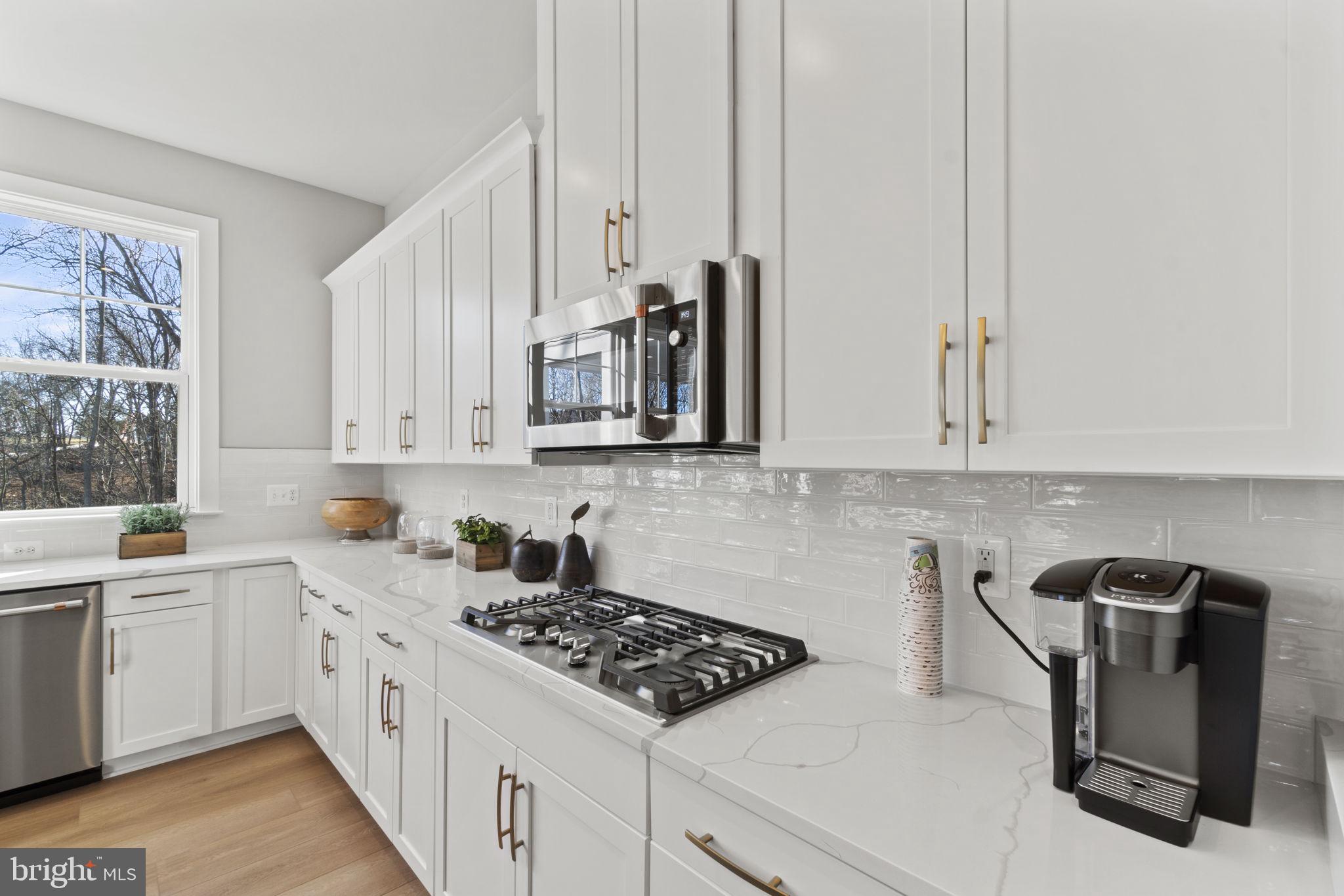 WHITE OAKS FARM - Residential