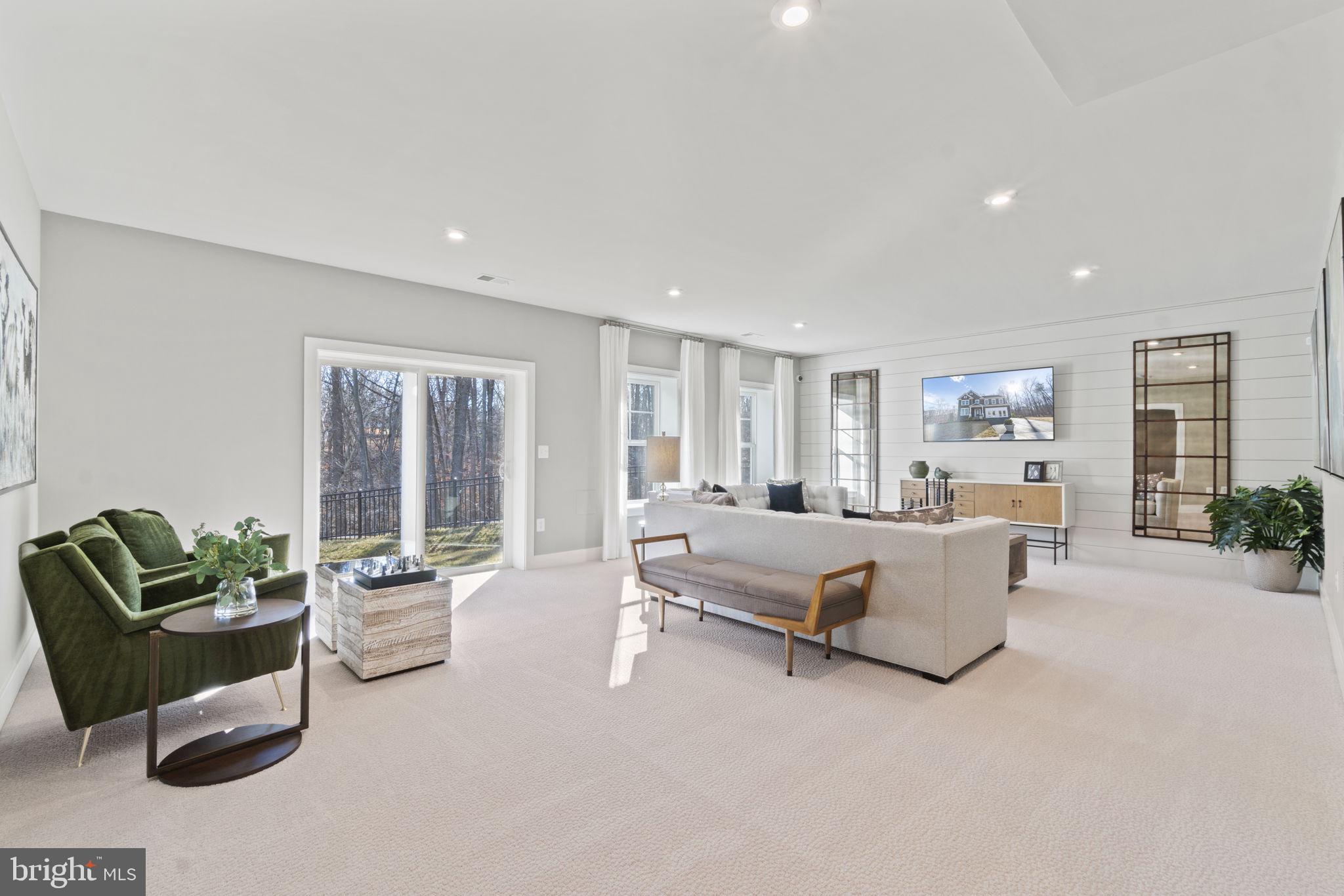 WHITE OAKS FARM - Residential