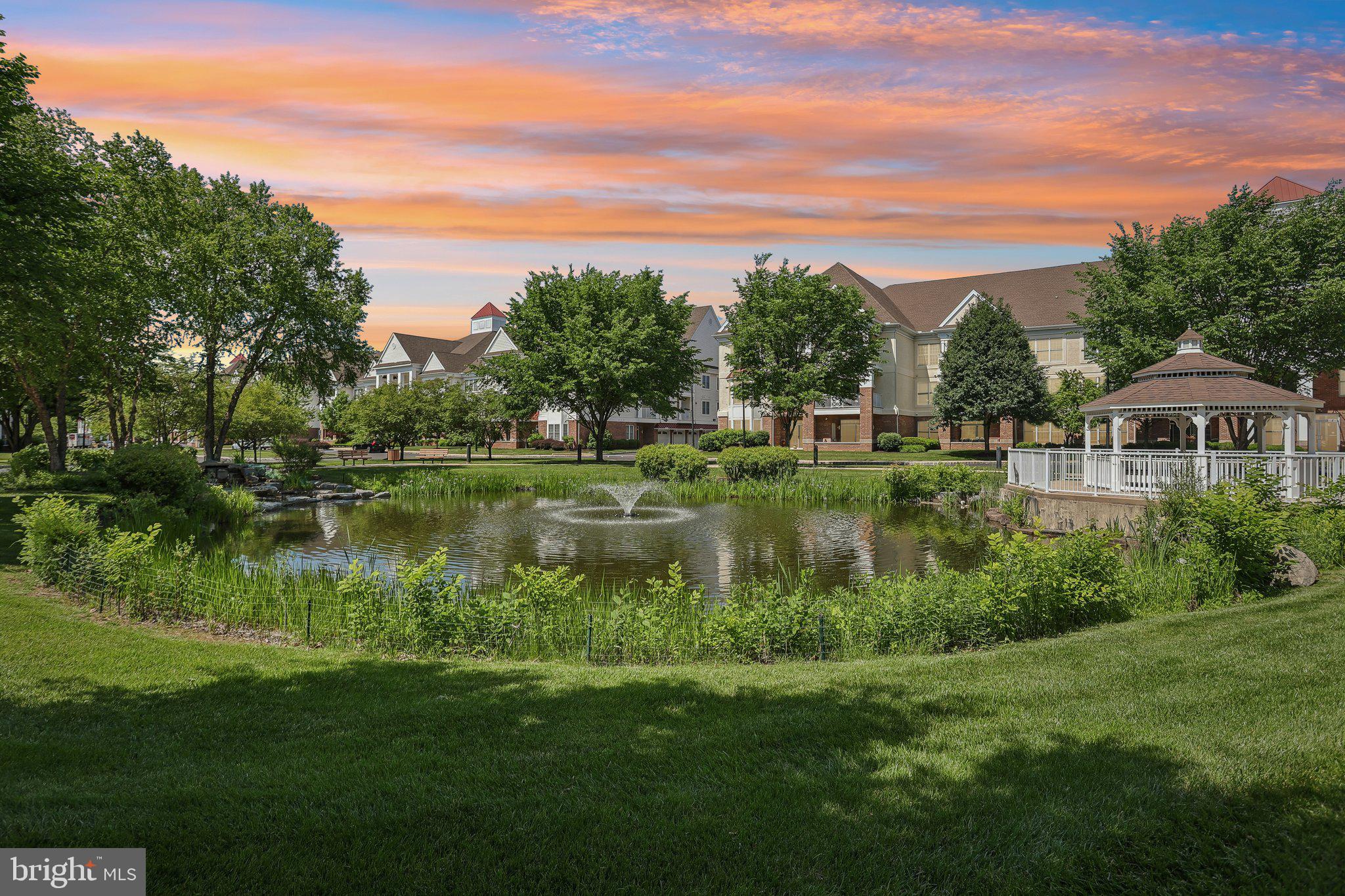 MERIDIAN VALLEY SQ - Residential