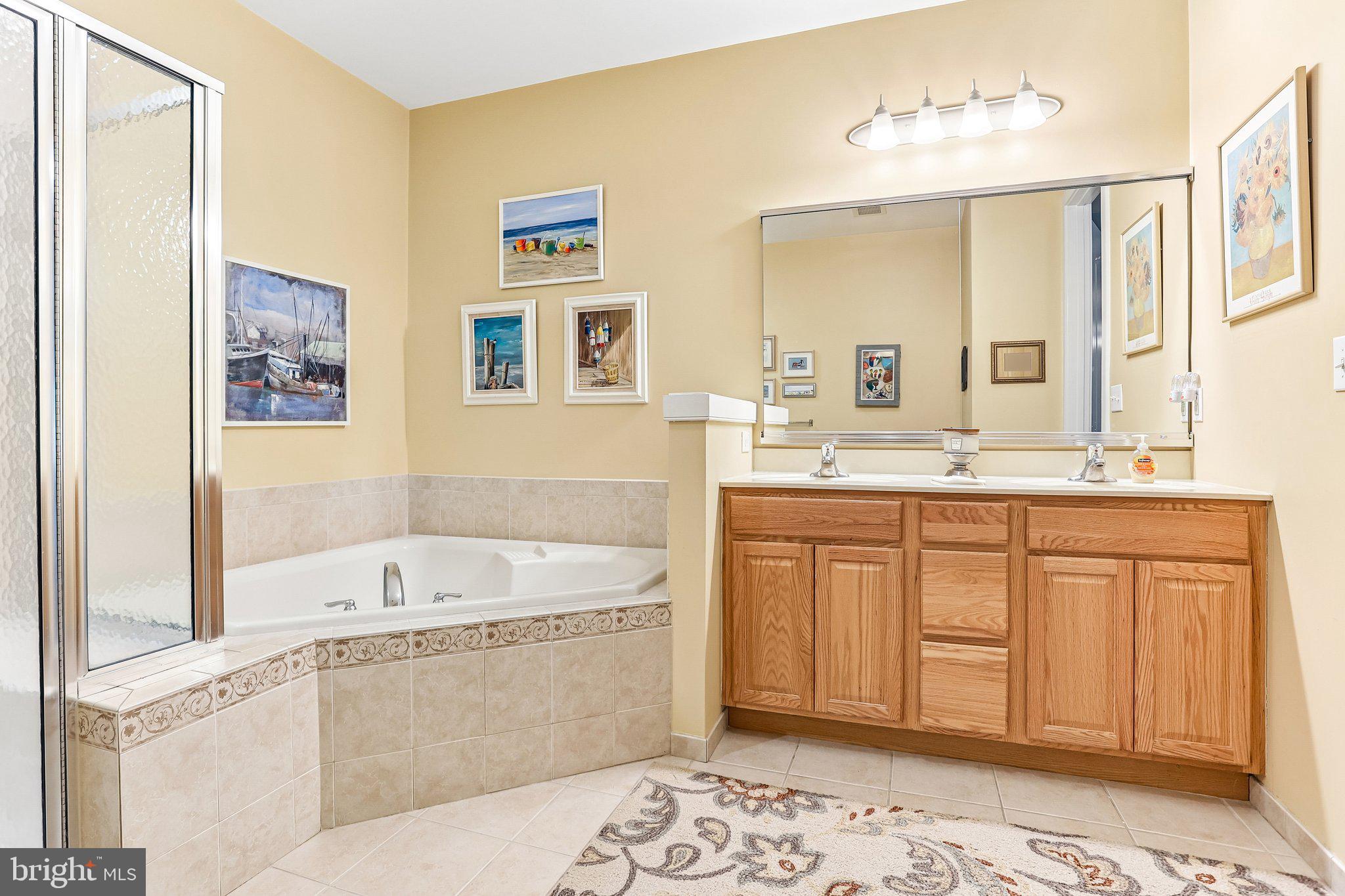 MERIDIAN VALLEY SQ - Residential