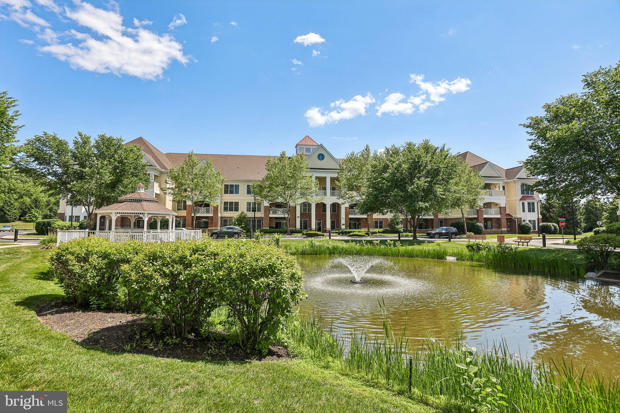 MERIDIAN VALLEY SQ - Residential
