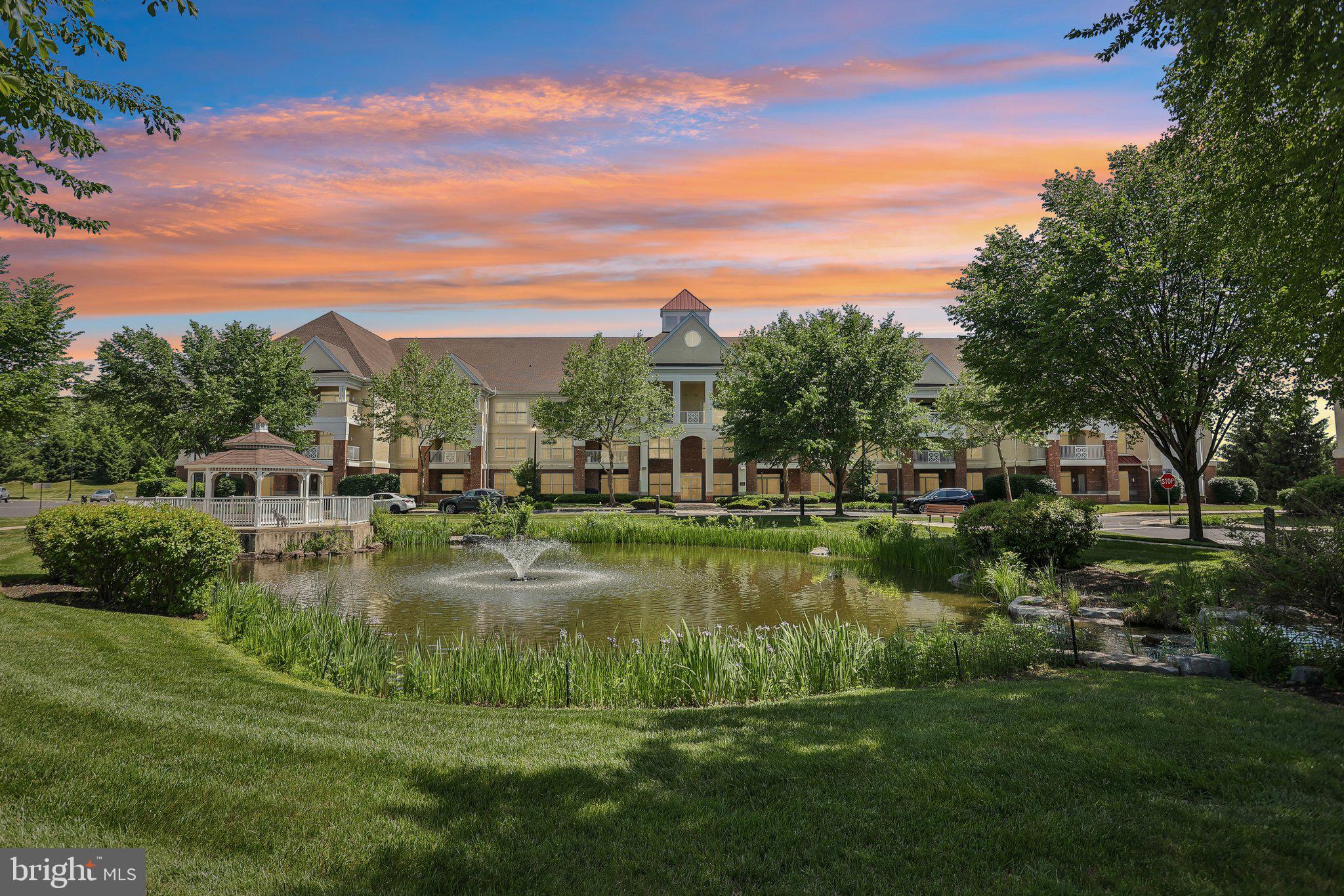 MERIDIAN VALLEY SQ - Residential
