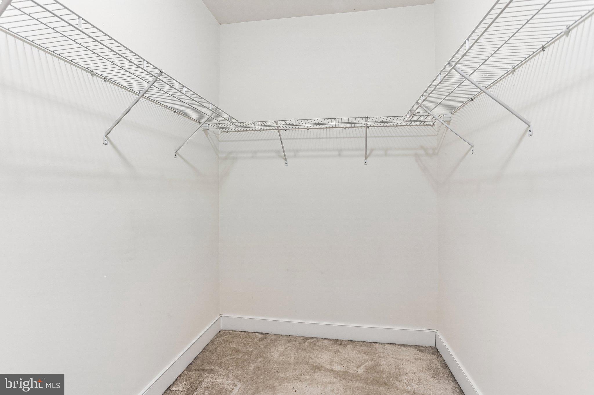 MERIDIAN VALLEY SQ - Residential