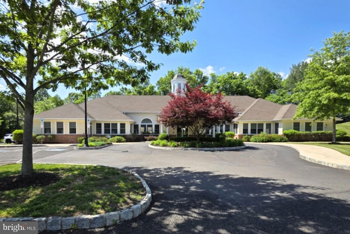 MERIDIAN VALLEY SQ - Residential