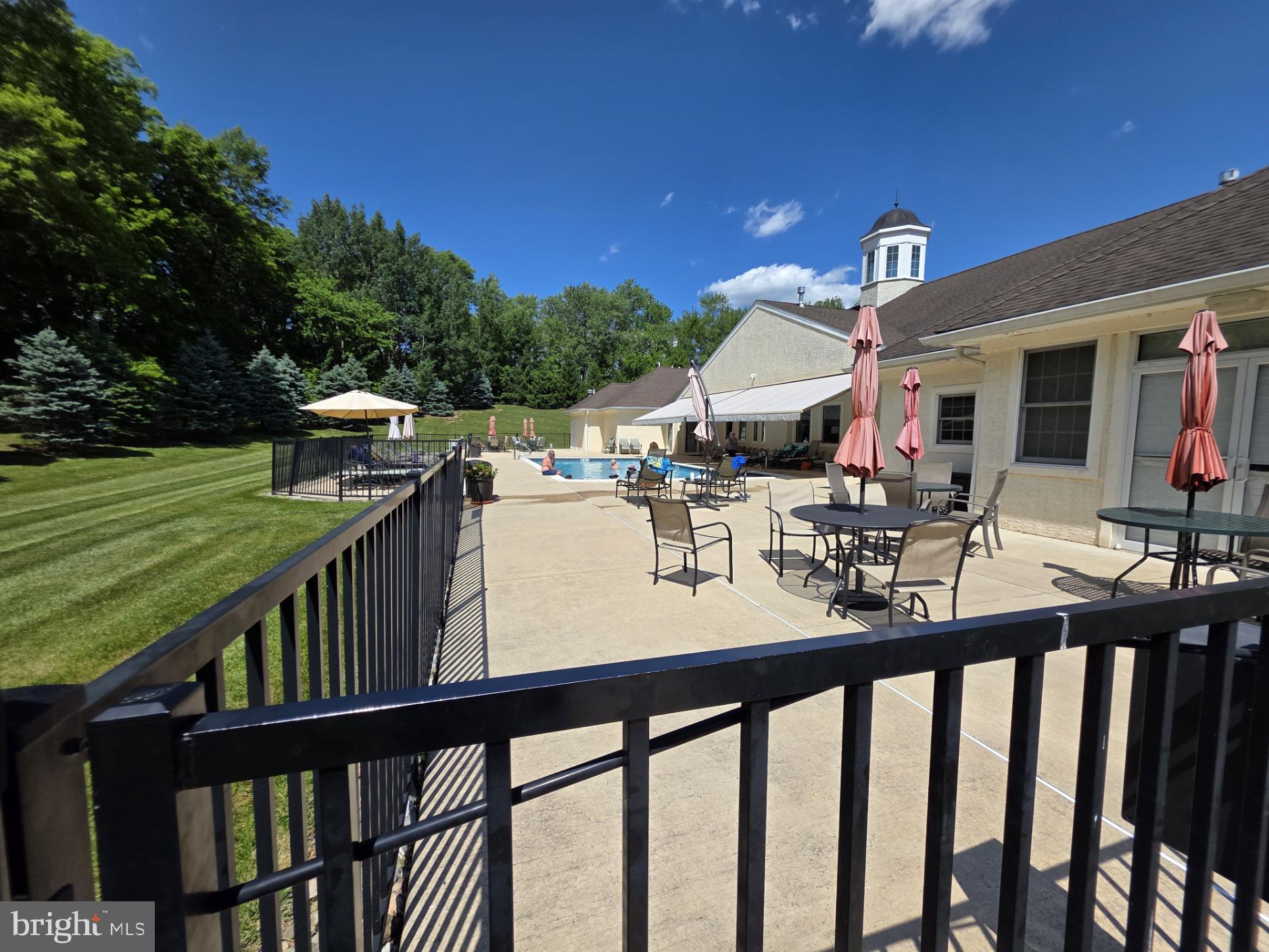 MERIDIAN VALLEY SQ - Residential