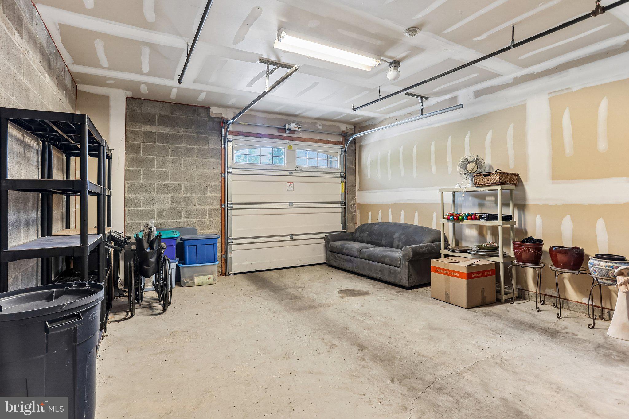 MERIDIAN VALLEY SQ - Residential