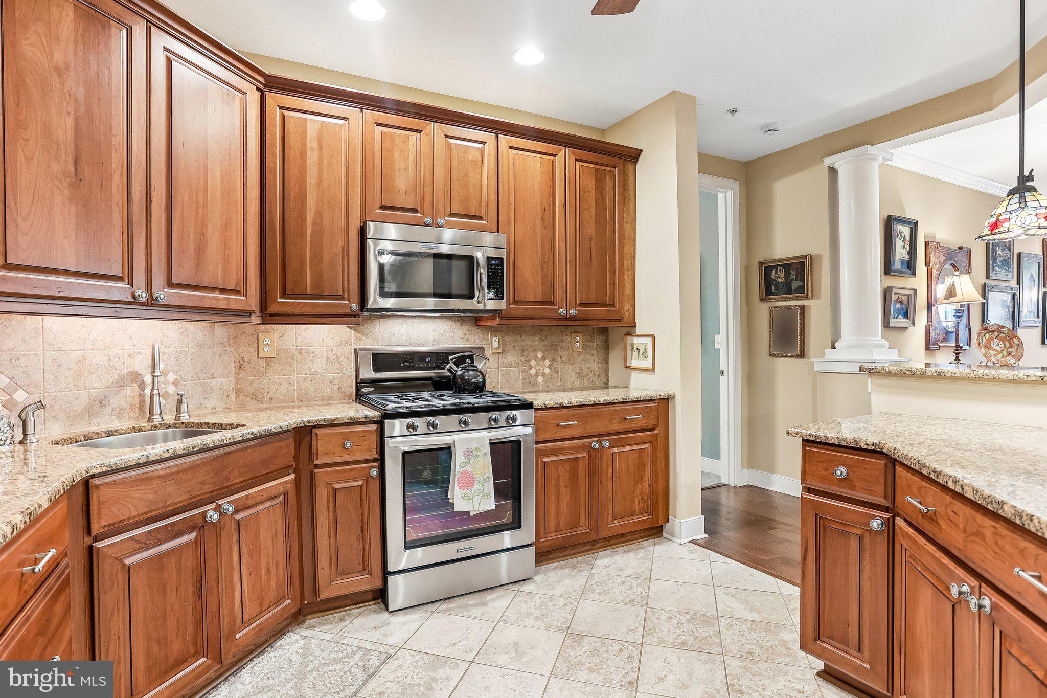 MERIDIAN VALLEY SQ - Residential