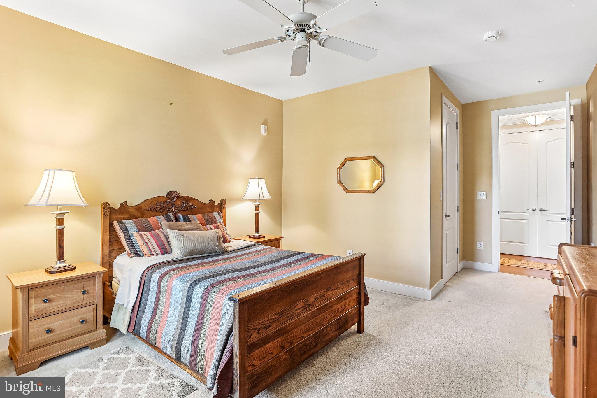 MERIDIAN VALLEY SQ - Residential
