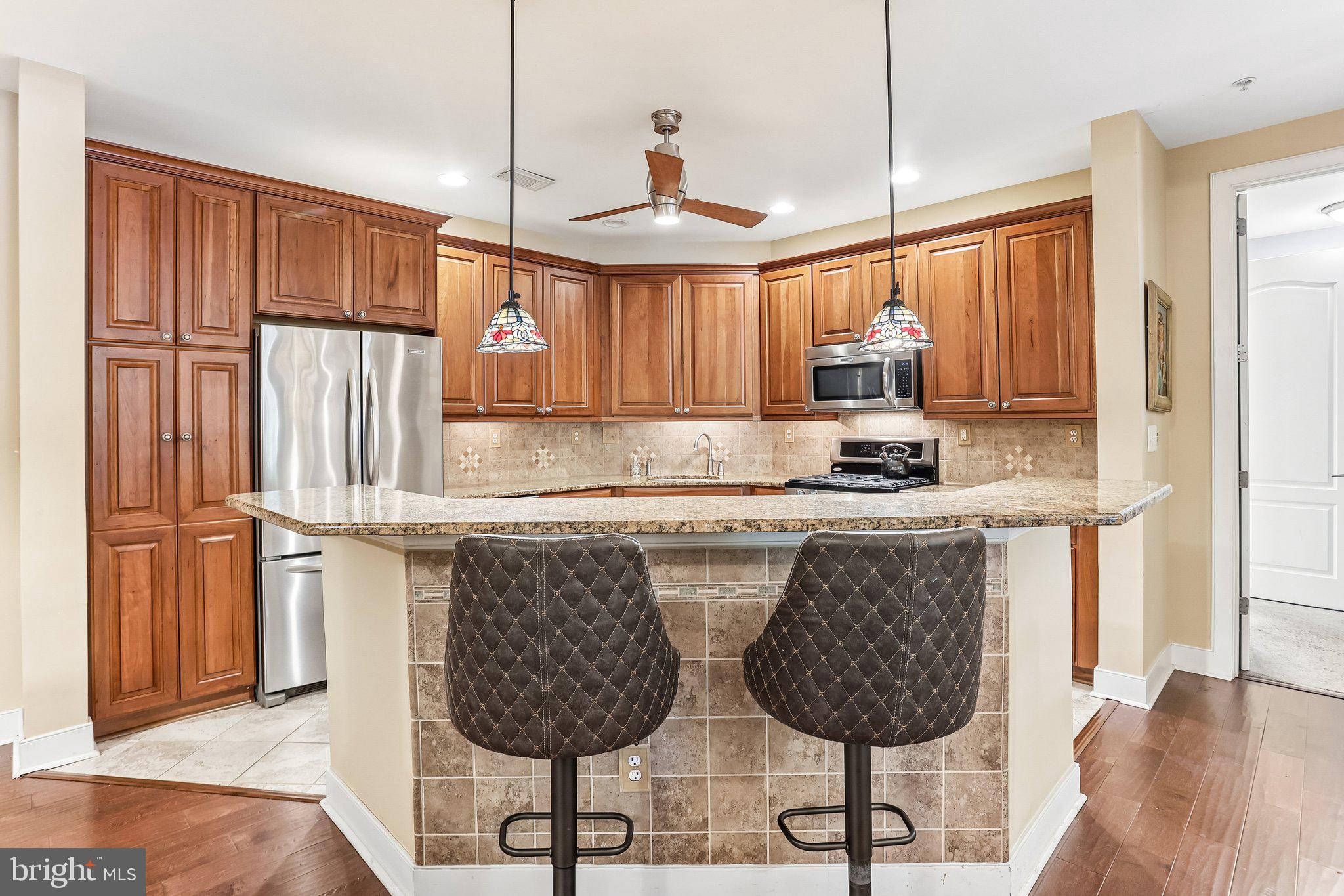 MERIDIAN VALLEY SQ - Residential