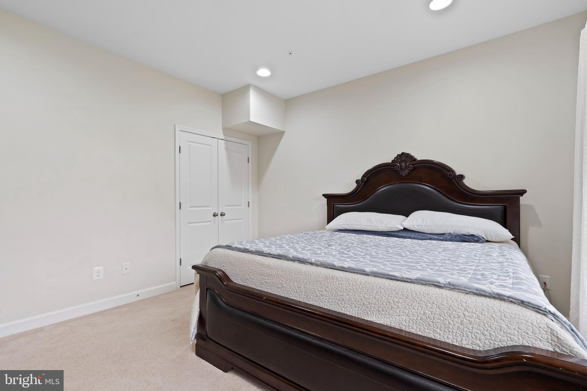 VILLAGES OF URBANA - Residential Lease