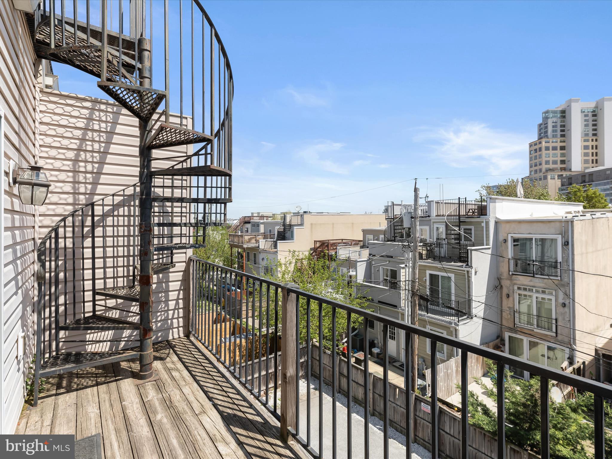 LOCUST POINT - Residential