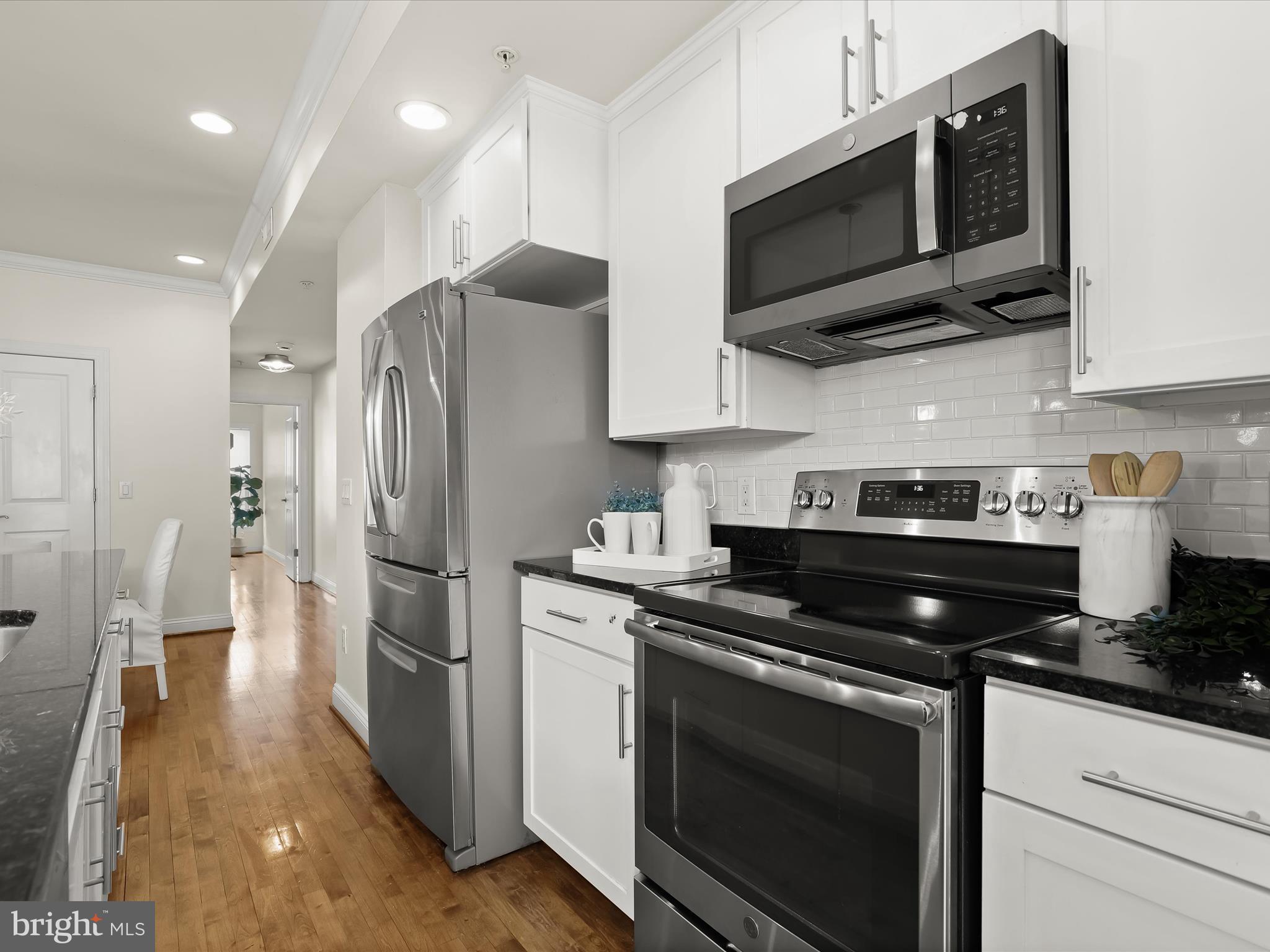LOCUST POINT - Residential