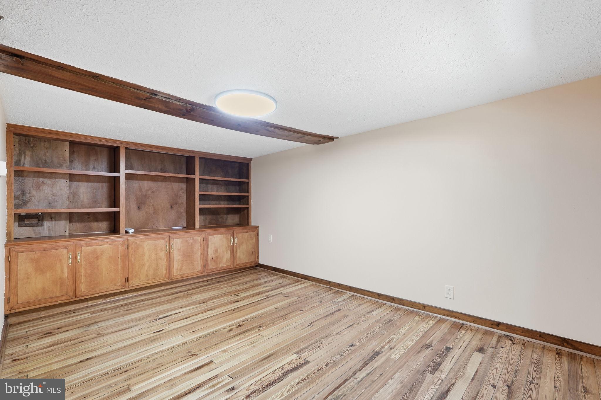 MOUNTAINDALE - Residential
