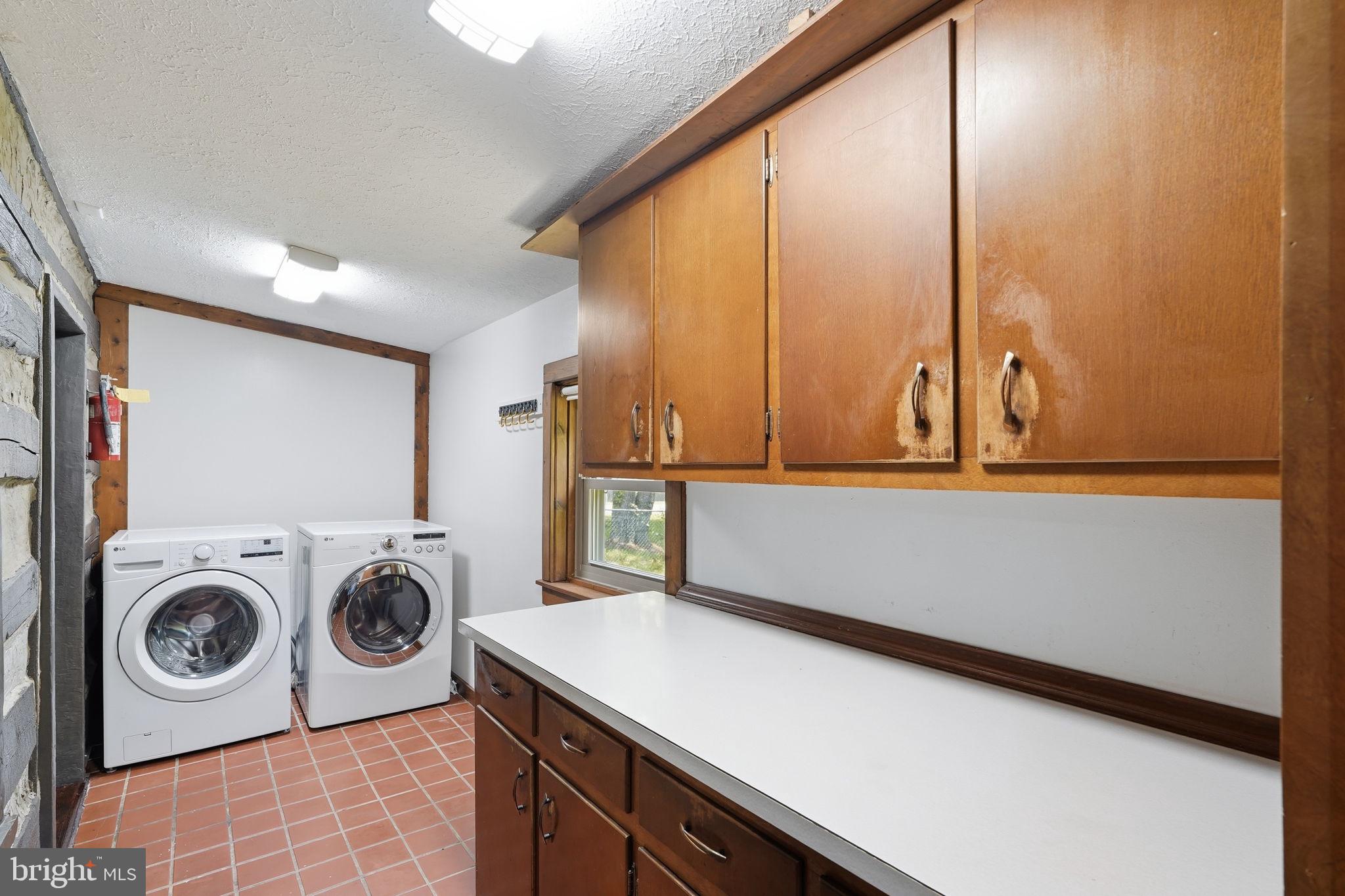 MOUNTAINDALE - Residential