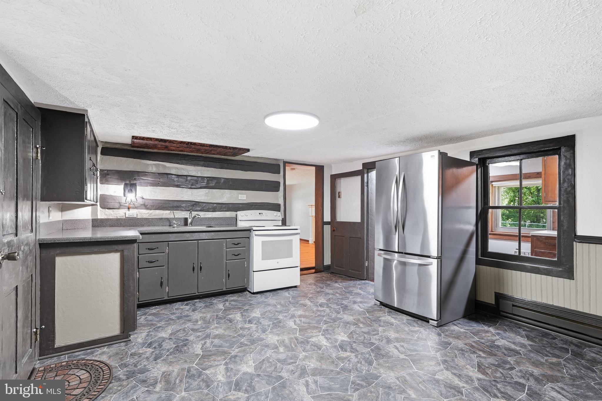MOUNTAINDALE - Residential