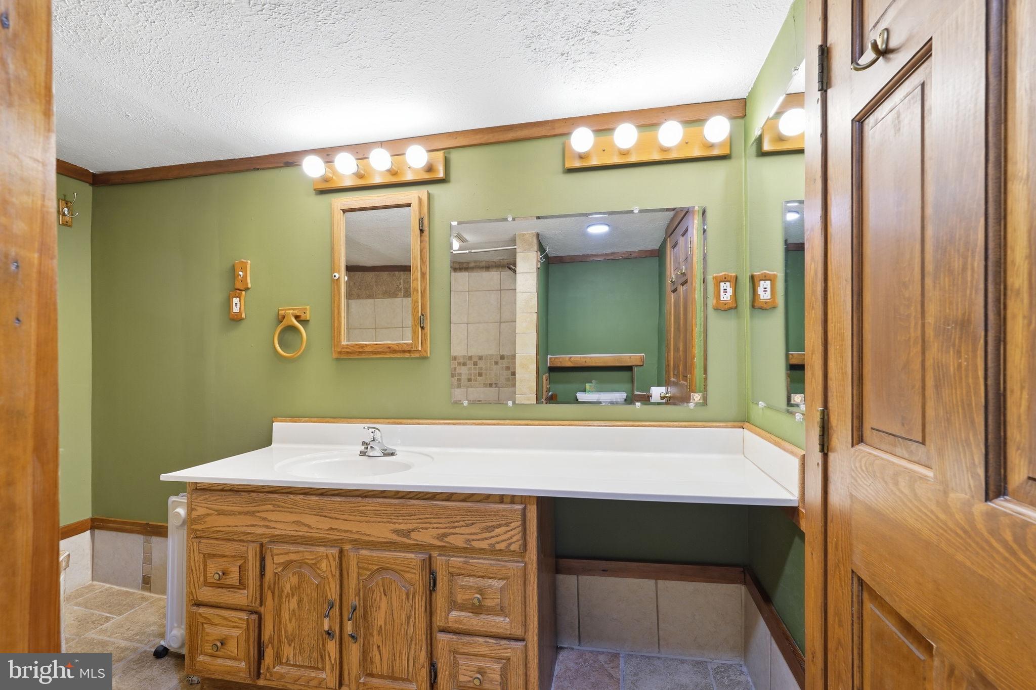 MOUNTAINDALE - Residential