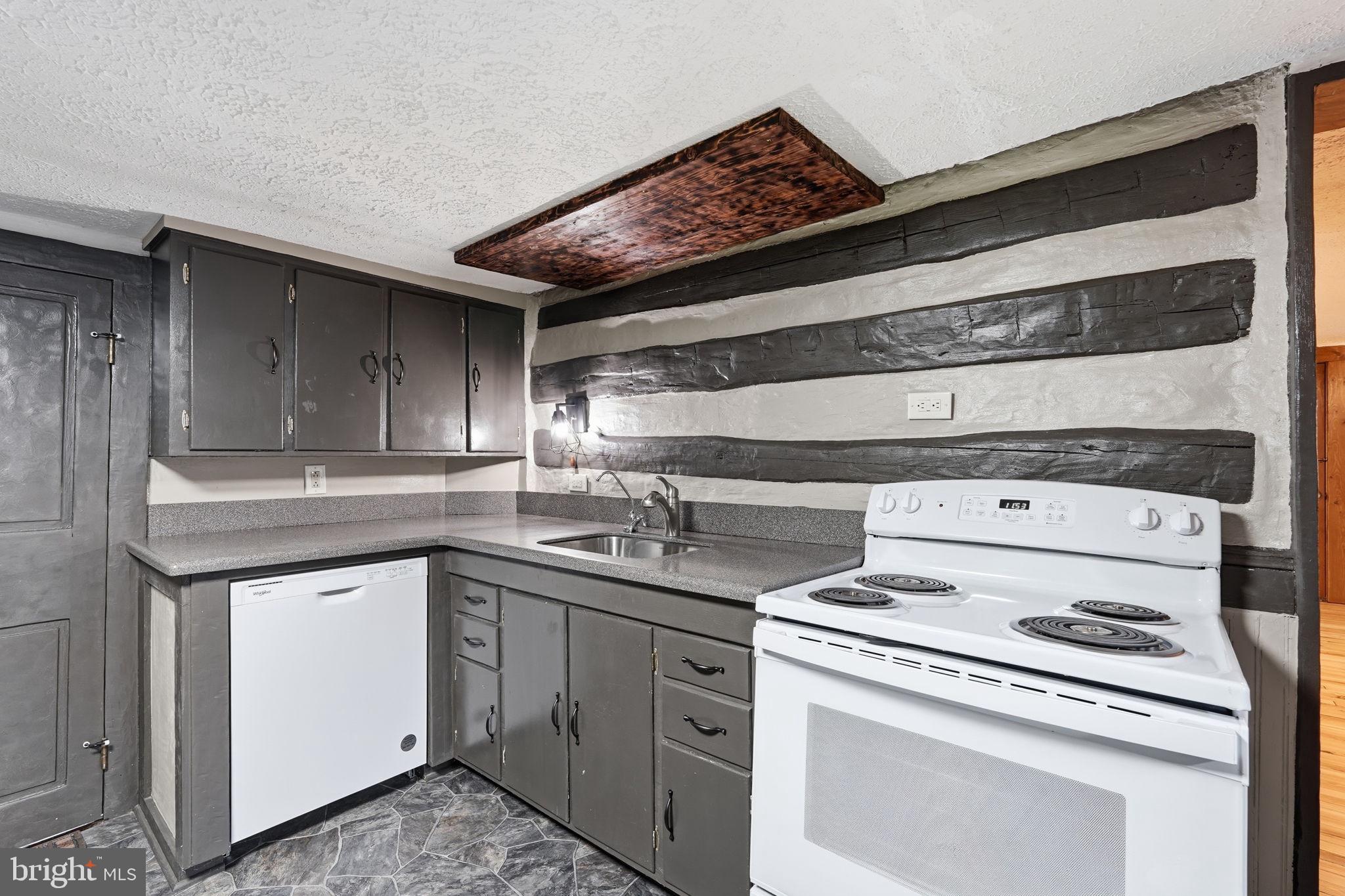 MOUNTAINDALE - Residential
