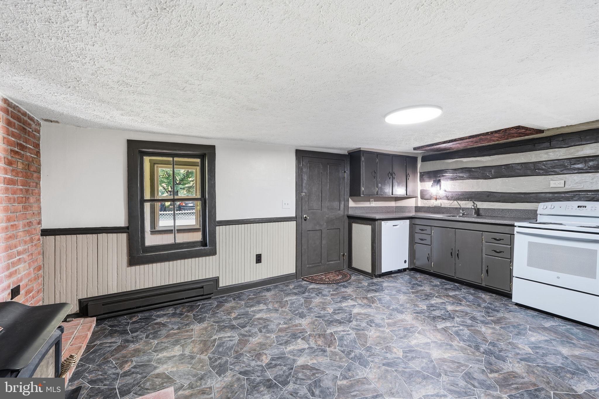MOUNTAINDALE - Residential