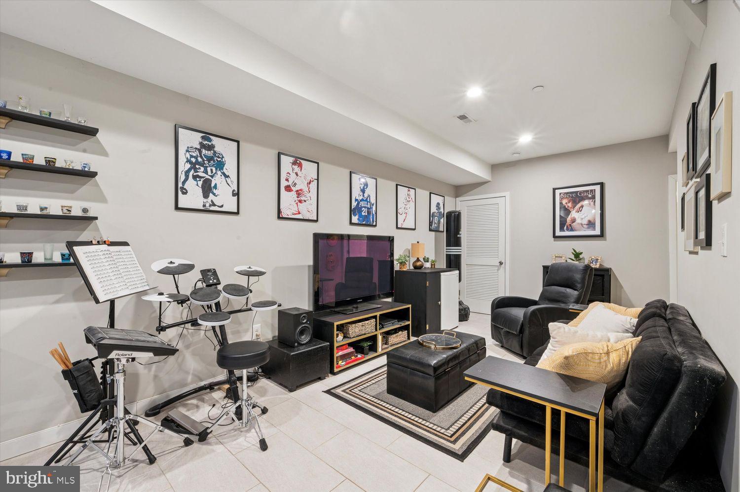EAST KENSINGTON - Residential