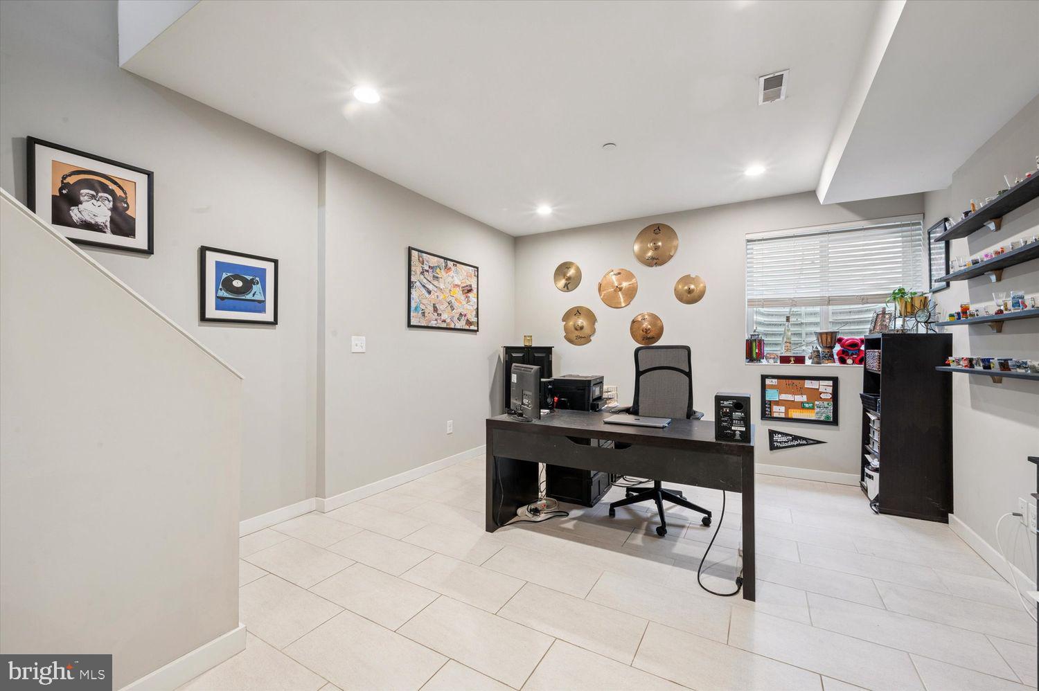 EAST KENSINGTON - Residential