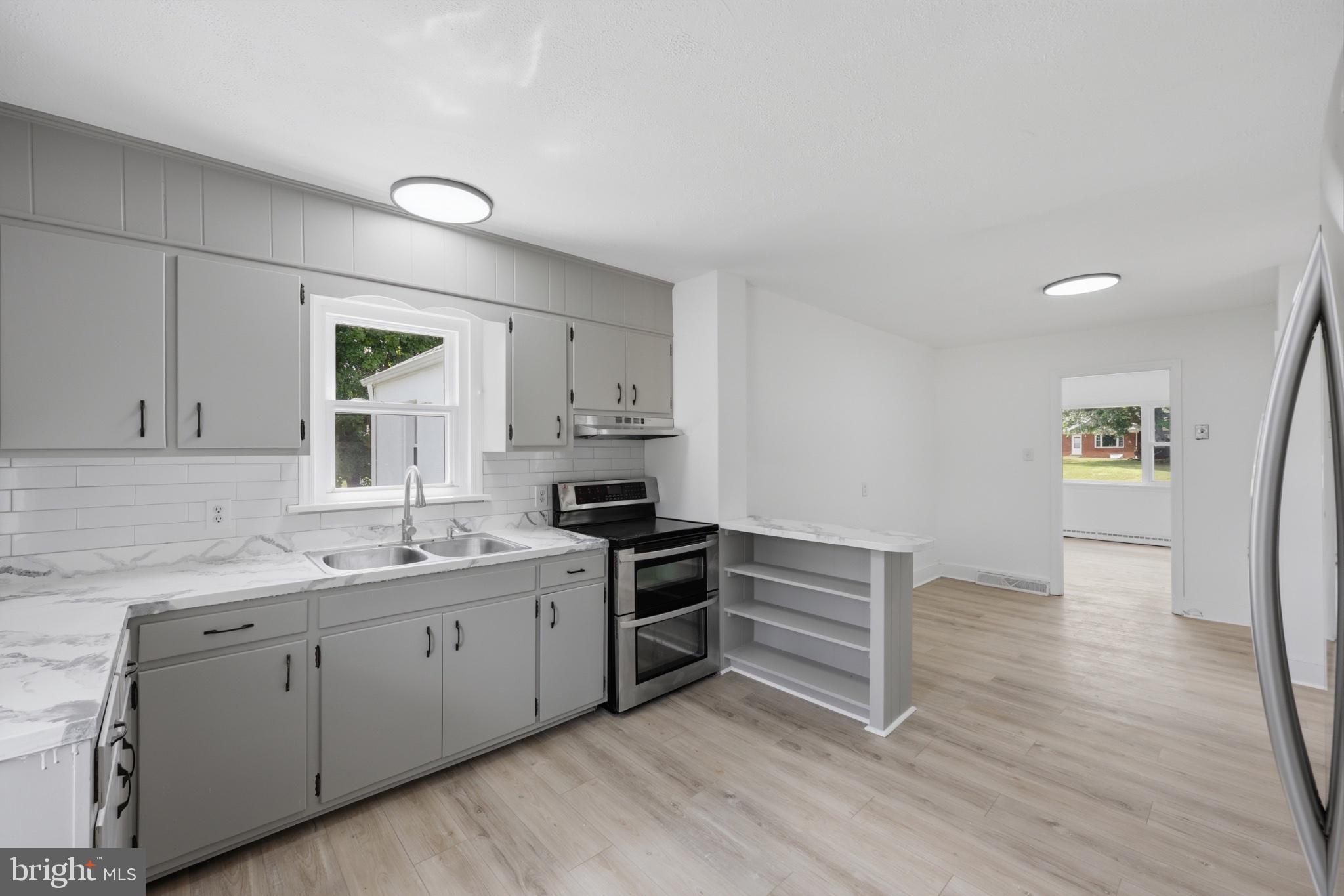 MARSHALL'S CORNER - Residential