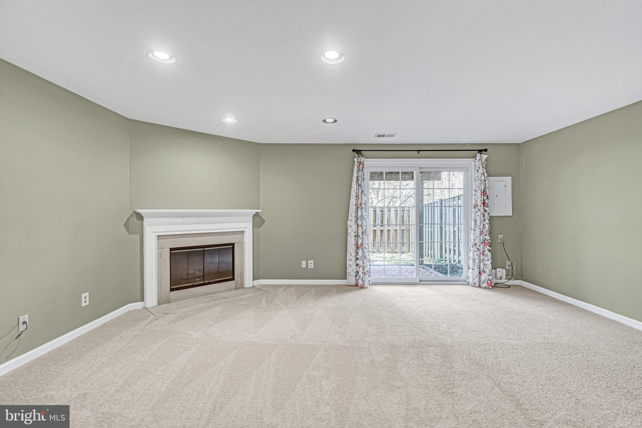 ASHBURN FARM - Residential