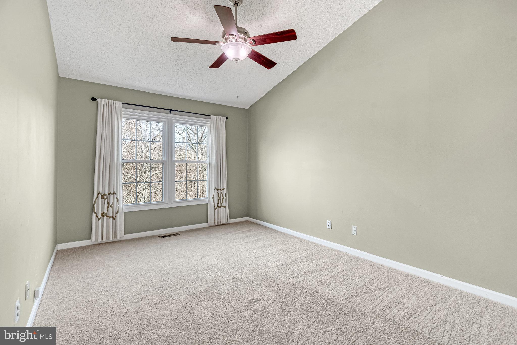 ASHBURN FARM - Residential