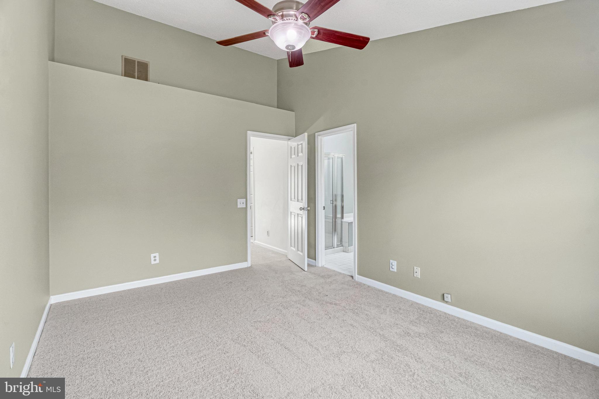 ASHBURN FARM - Residential
