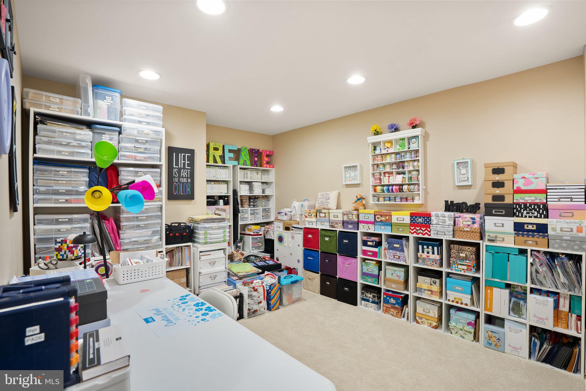 LAUREL HILL LANDBAY - Residential