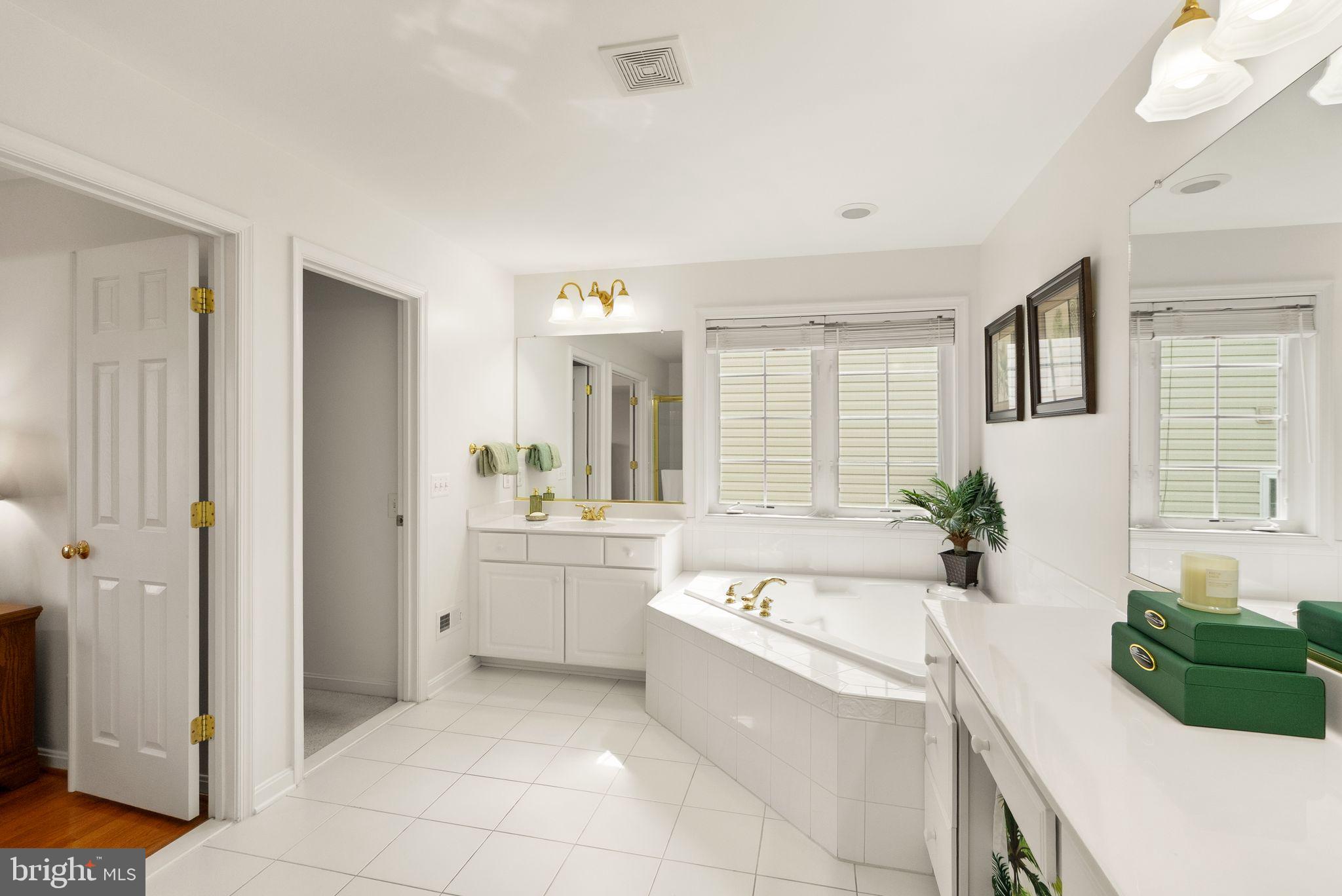 LAUREL HILL LANDBAY - Residential