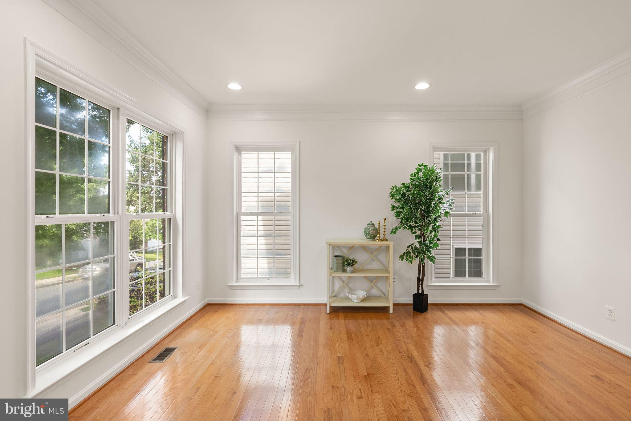 LAUREL HILL LANDBAY - Residential