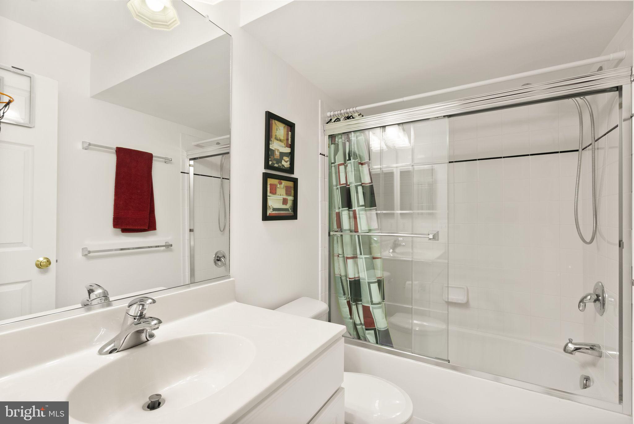 LAUREL HILL LANDBAY - Residential