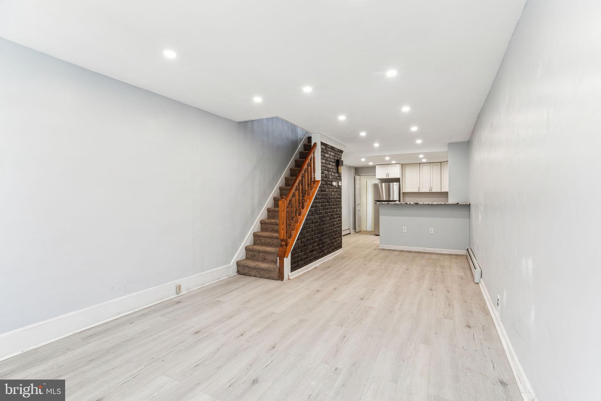 PORT RICHMOND - Residential Lease