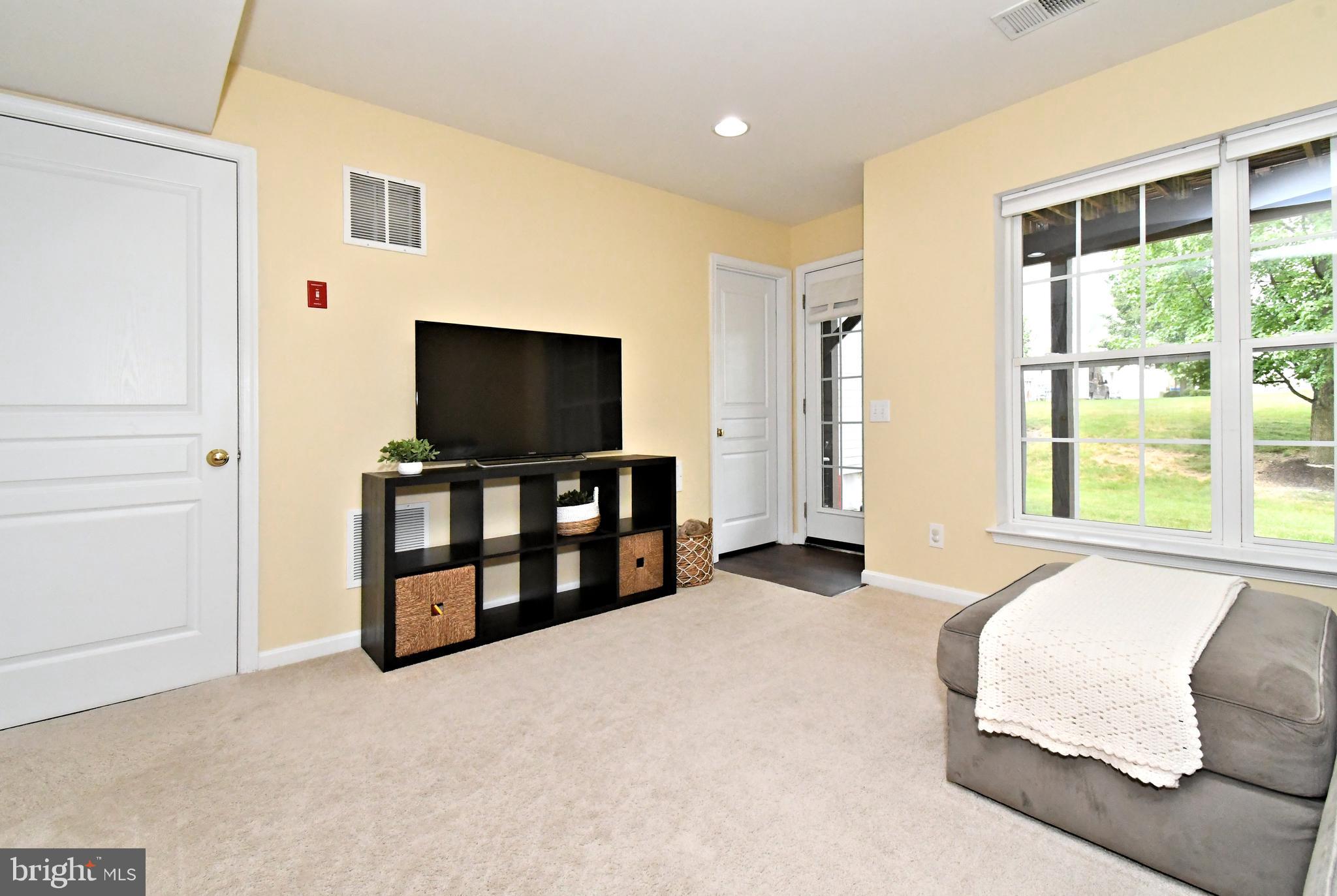 LONGFORD CROSSING - Residential