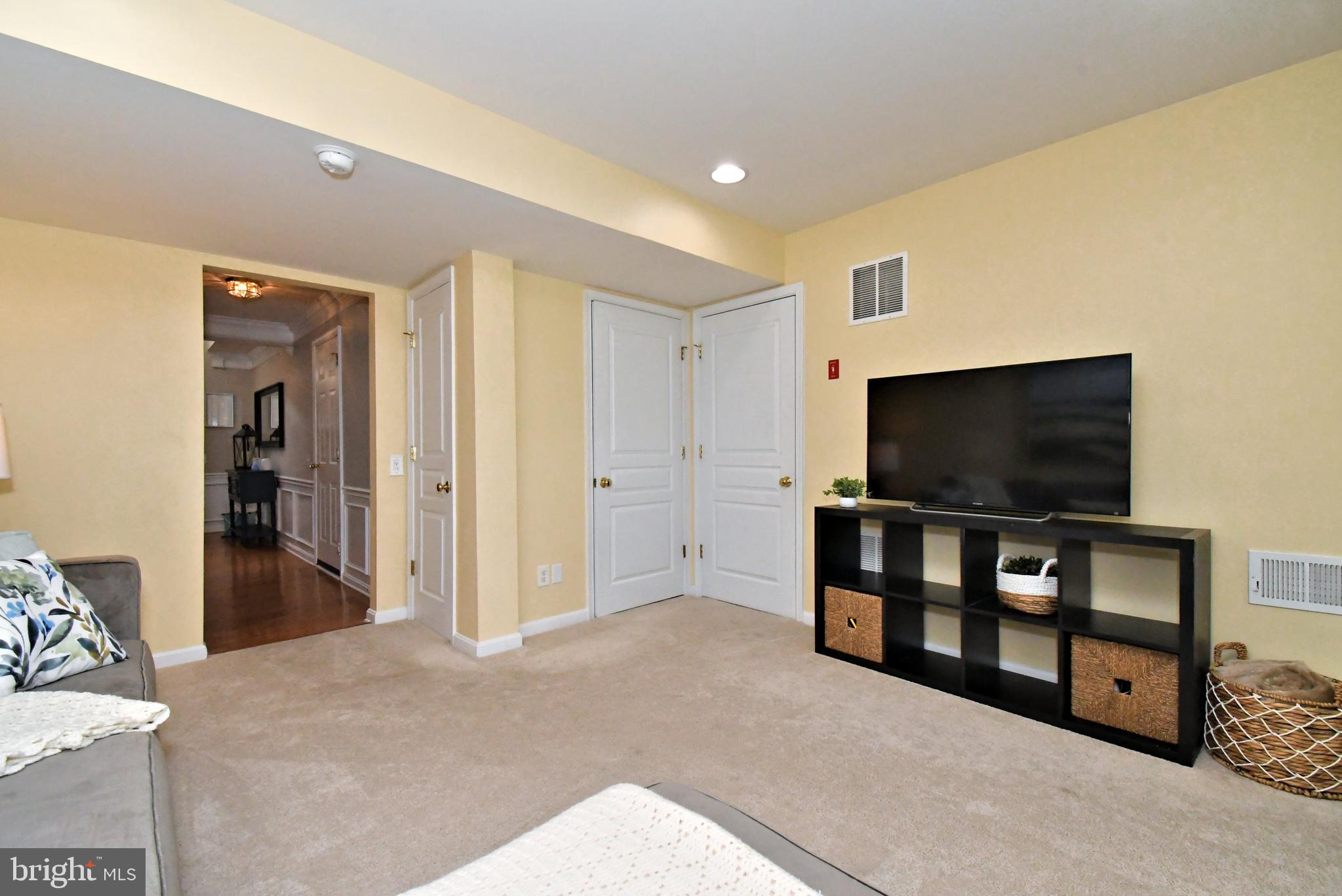 LONGFORD CROSSING - Residential