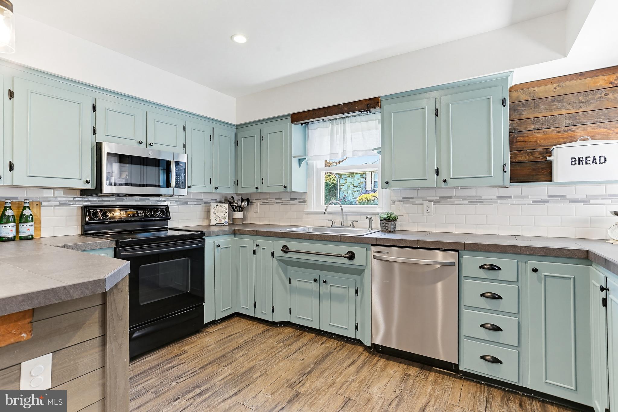 HAMPSTEAD HEIGHTS - Residential