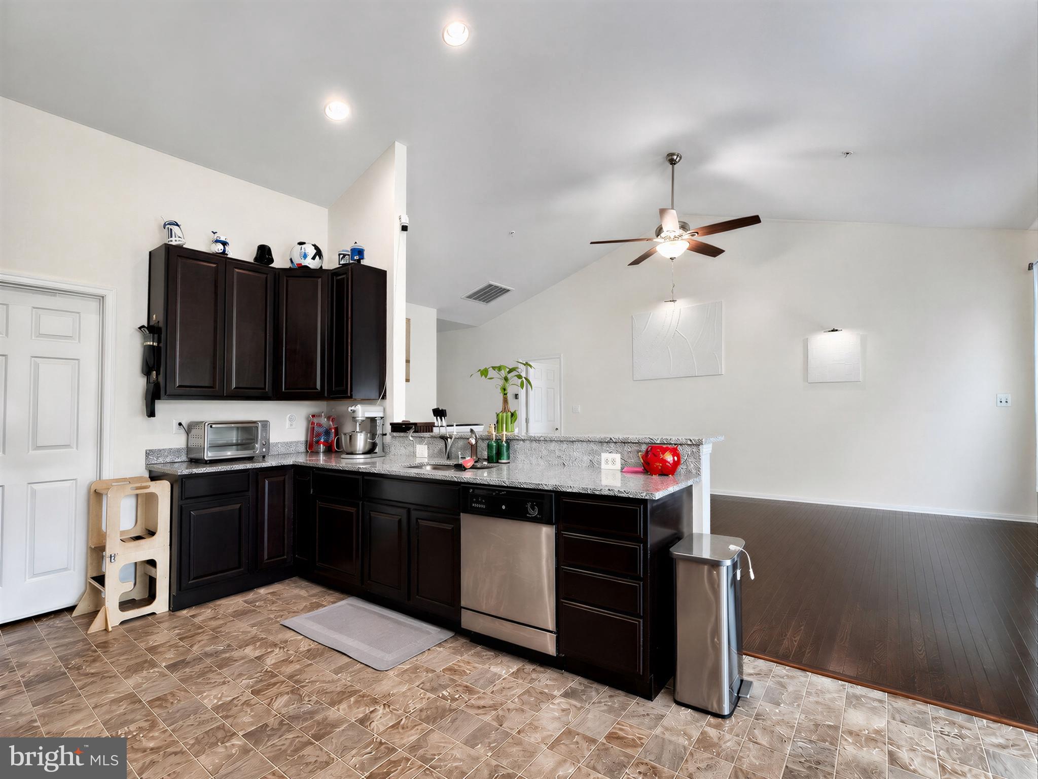 CLEMENTS POINTE - Residential