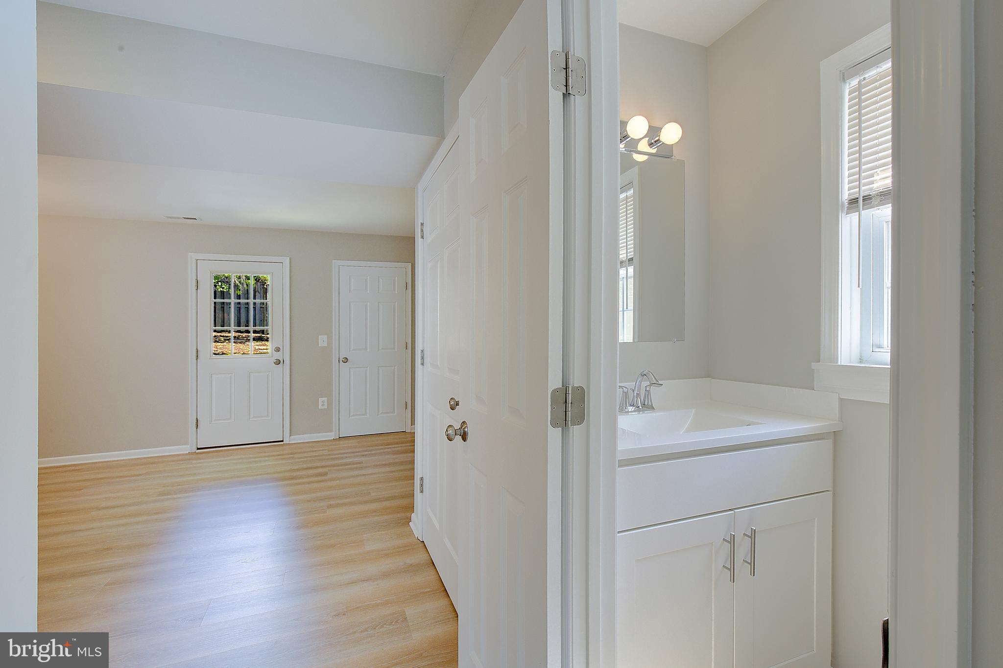 WOODLAND BEACH - Residential
