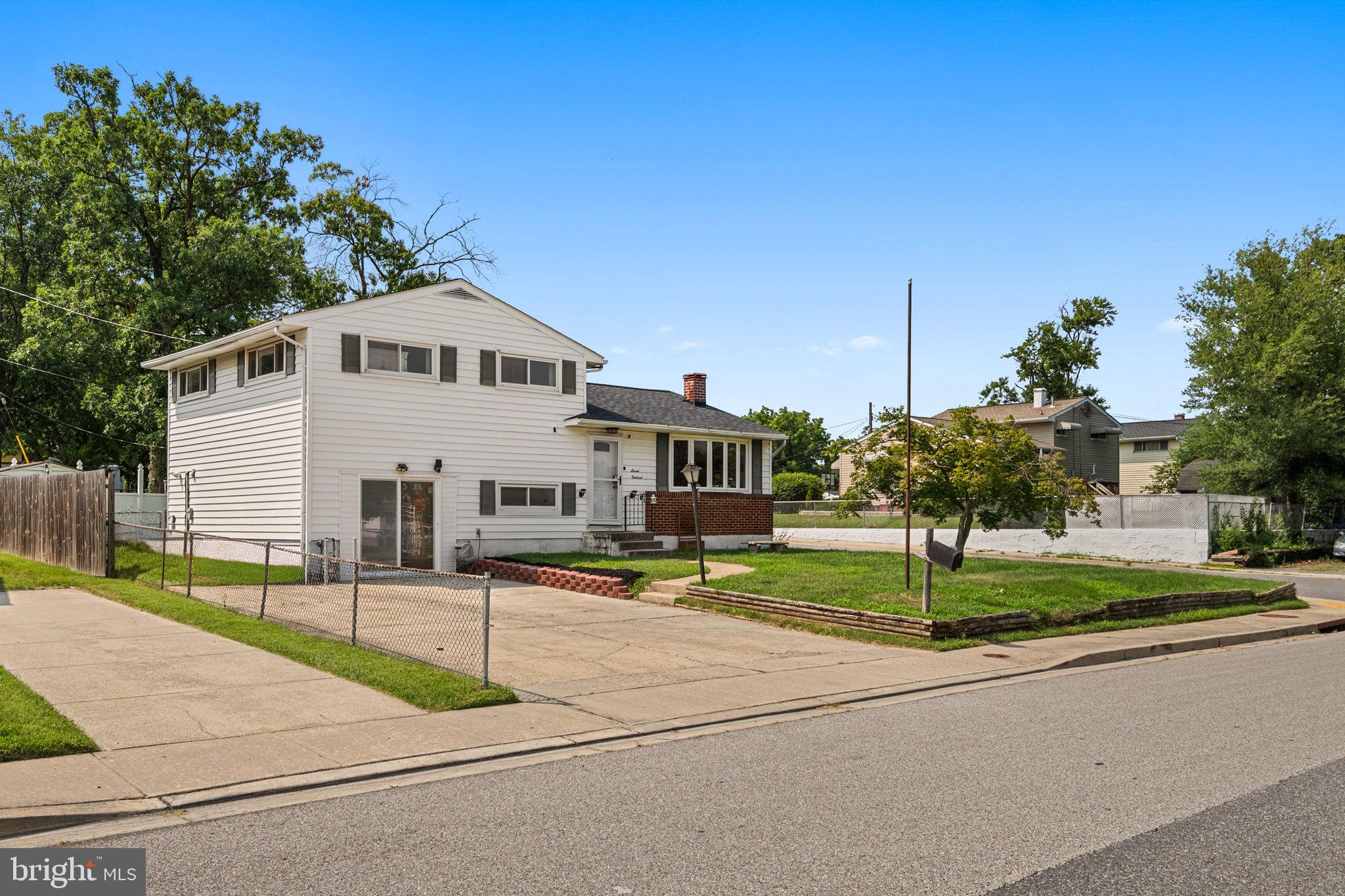 MUNROE GARDENS - Residential