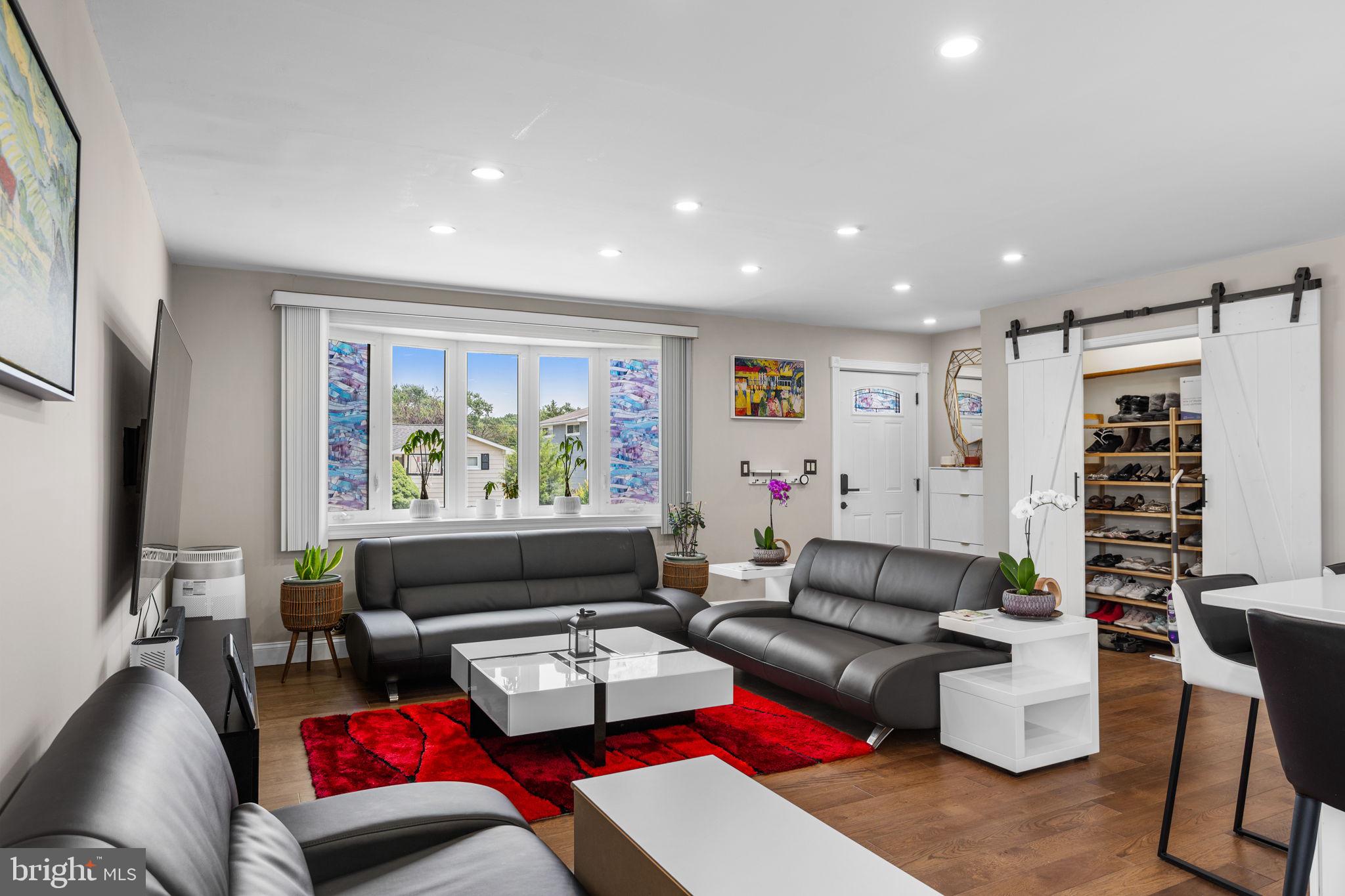 MUNROE GARDENS - Residential