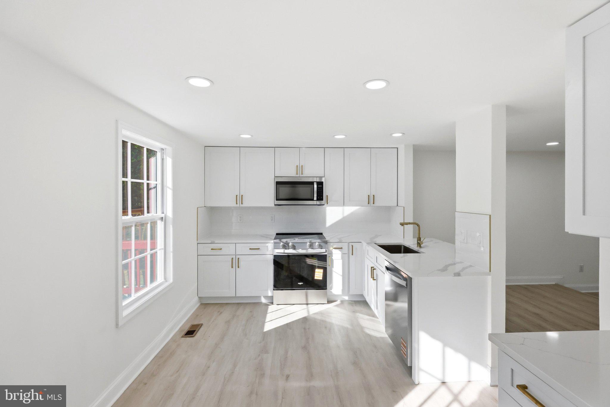 GUNNERS LAKE VILLAGE - Residential