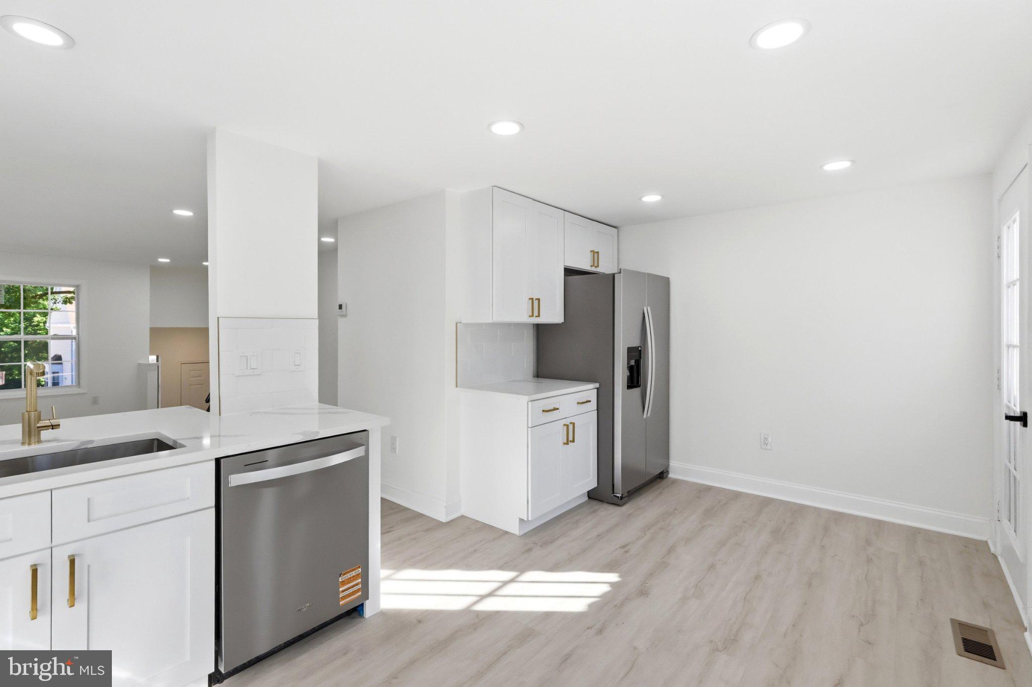 GUNNERS LAKE VILLAGE - Residential