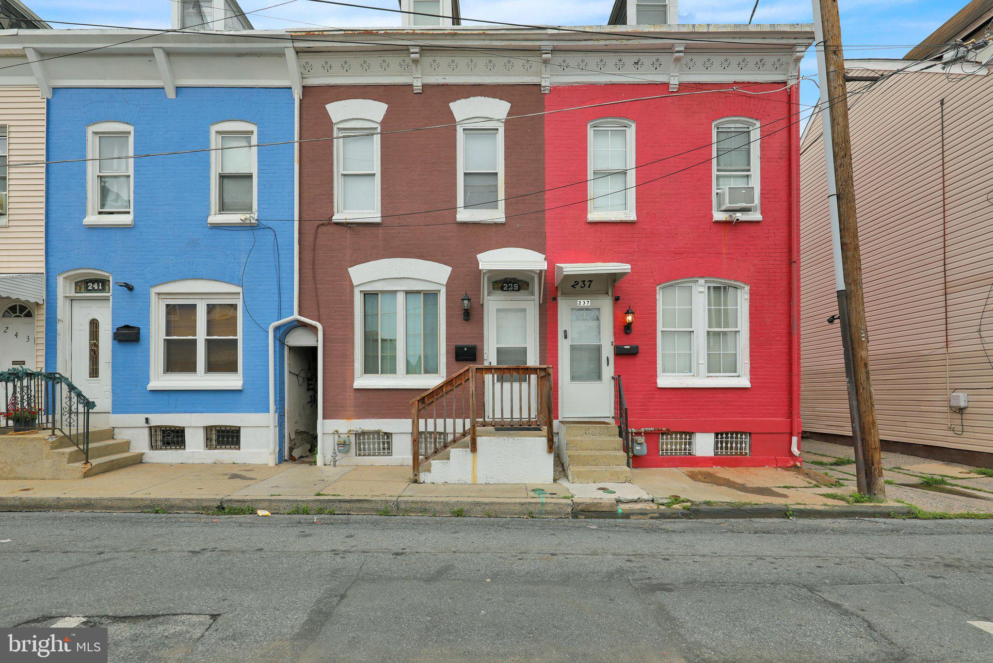 Welcome to 239 Mulberry St! This move-in ready home offers plenty of space, convenience, and comfort. Featuring two full bathrooms, spacious living areas, and a functional layout ready for its new owner. Enjoy the added convenience of parking in the back, a great feature in the city. Whether you are a first-time buyer or looking for an investment opportunity, this property is ready for you to make it your own. Close to shopping, dining, schools, and major routes. Schedule your showing today!