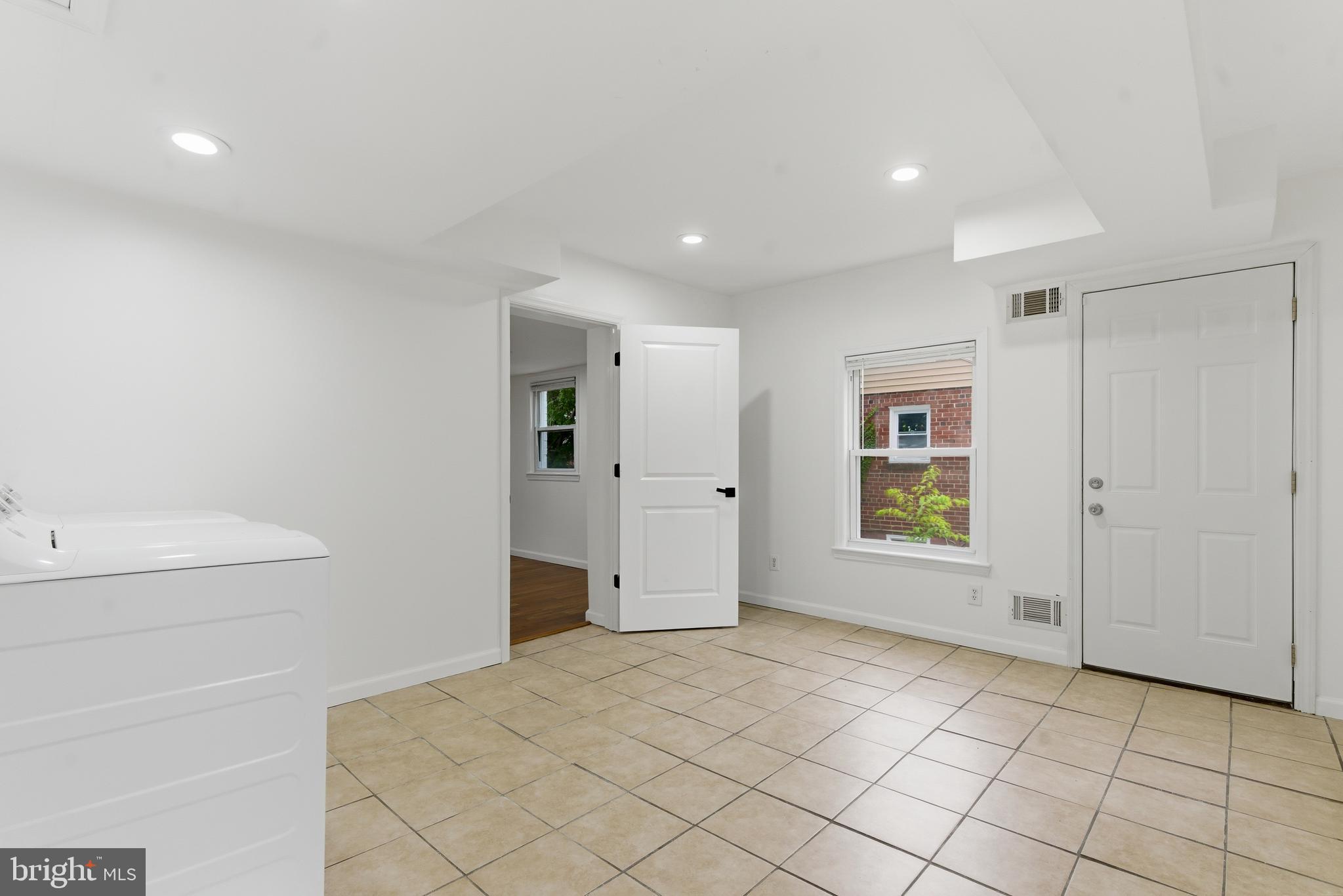 CHESTNUT RIDGE MANOR - Residential