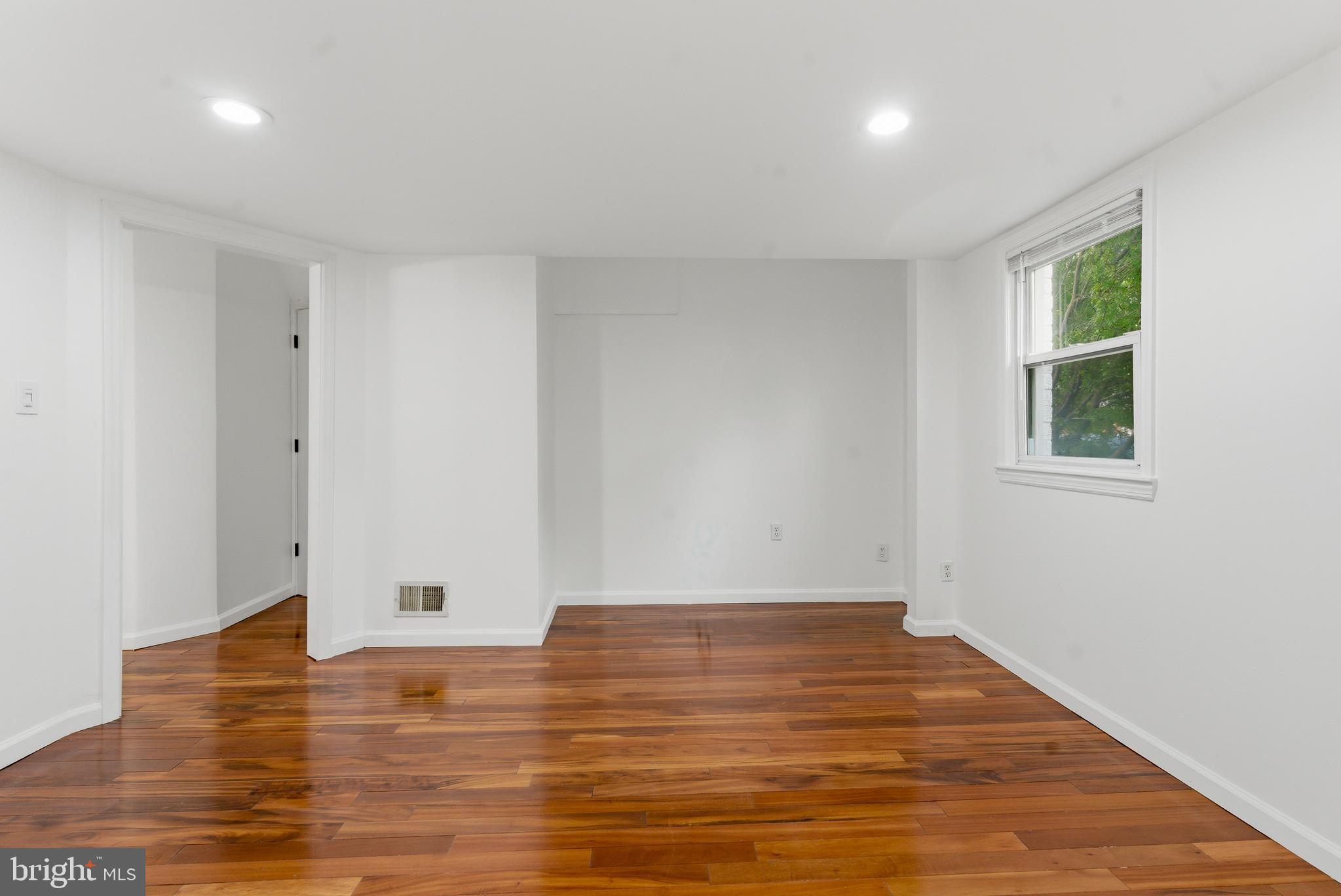 CHESTNUT RIDGE MANOR - Residential