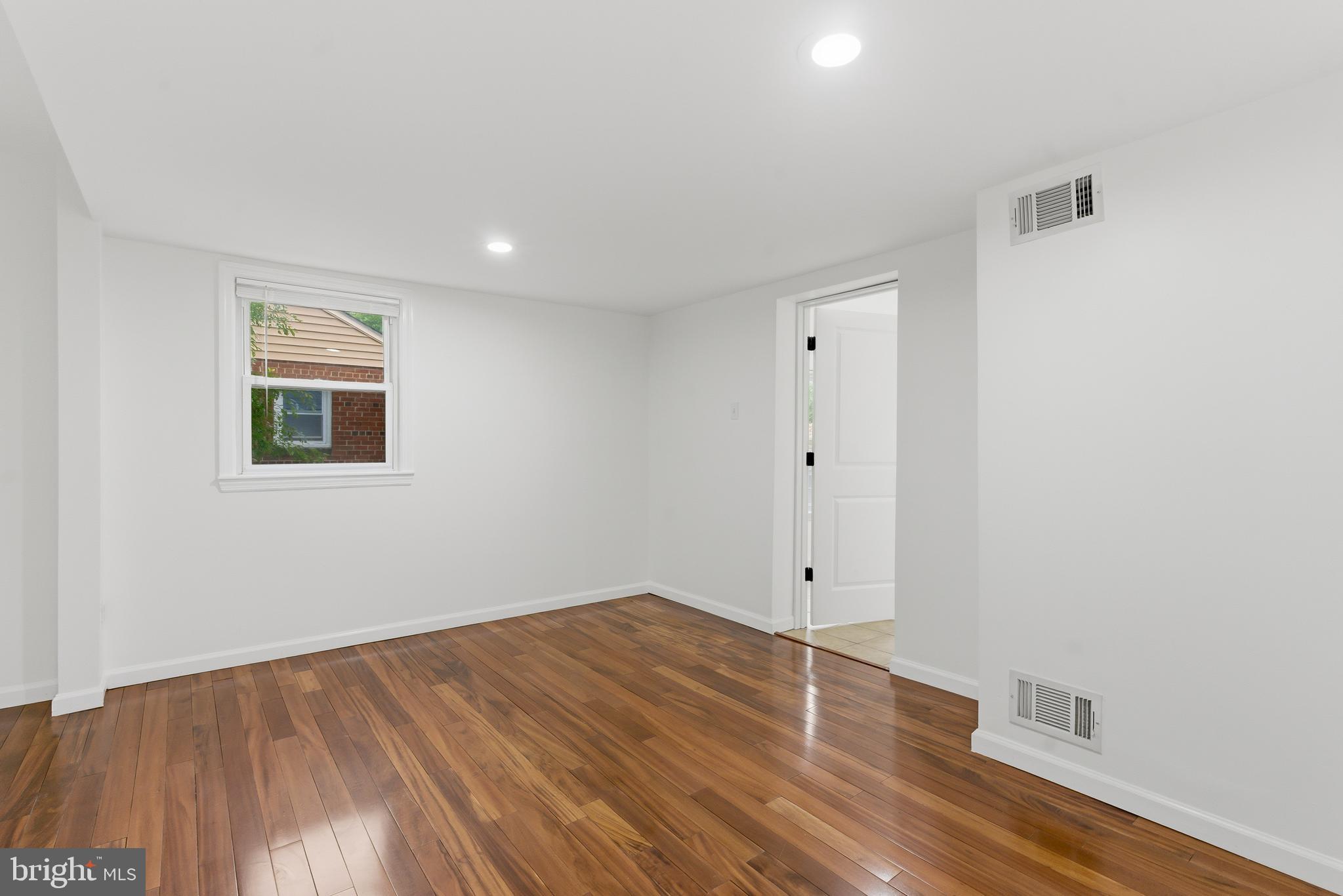 CHESTNUT RIDGE MANOR - Residential